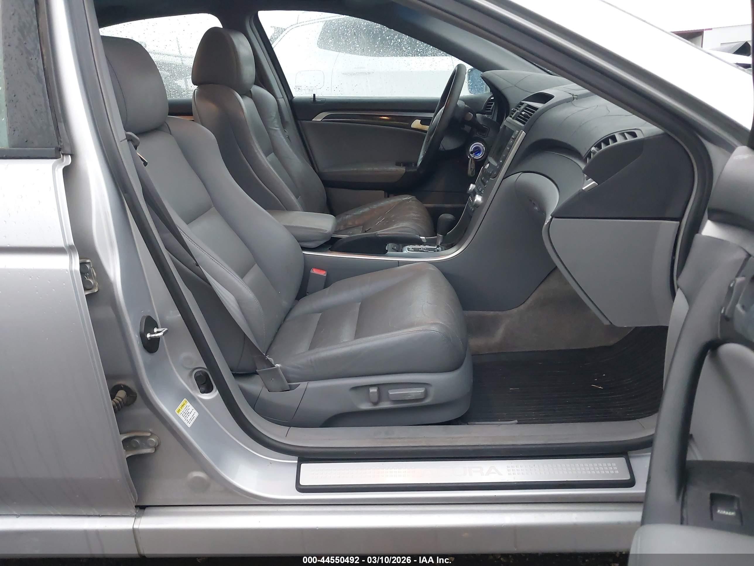 2005 Acura Tl   Silver vin: 19UUA66265A052147