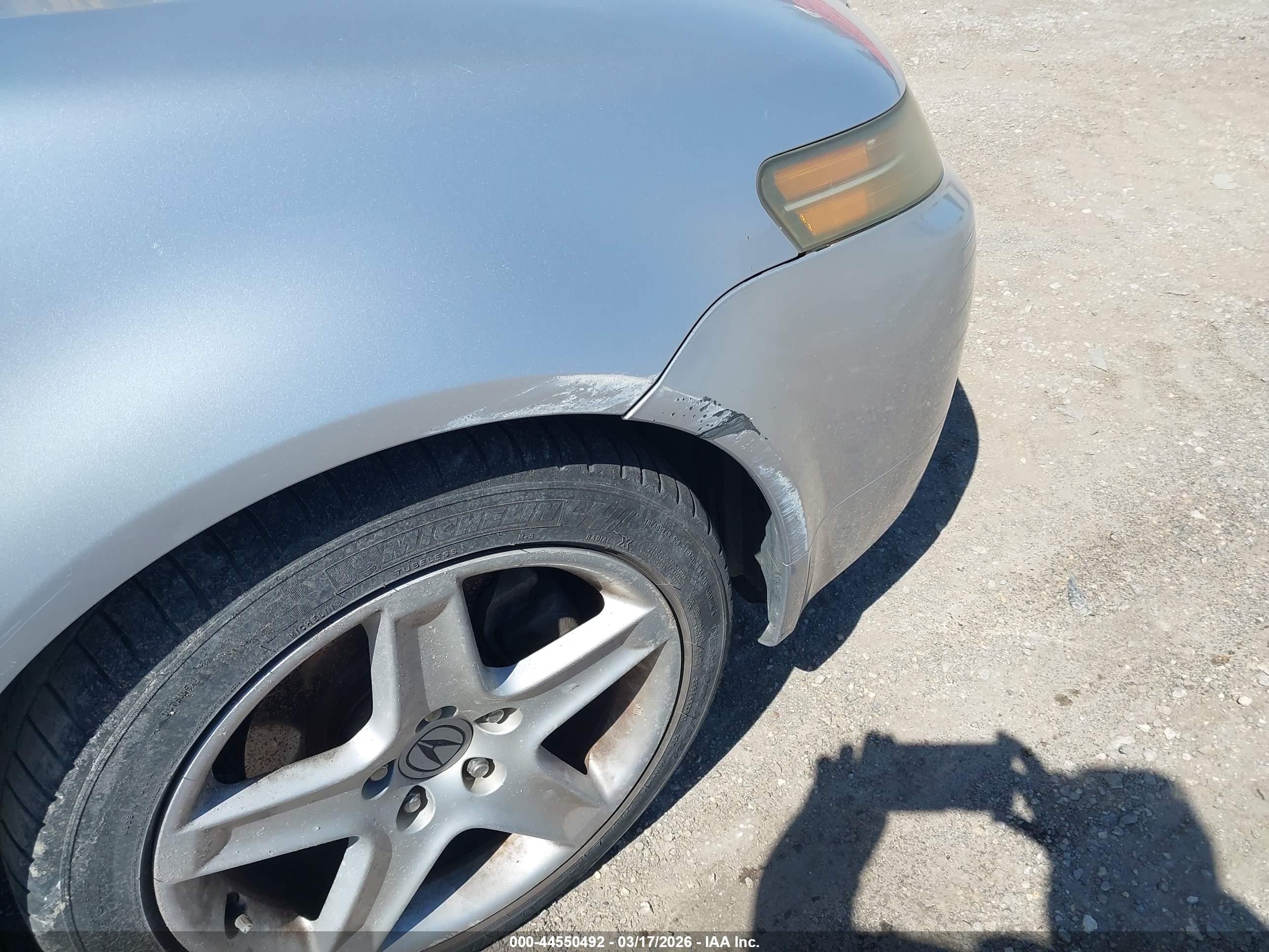 2005 Acura Tl   Silver vin: 19UUA66265A052147