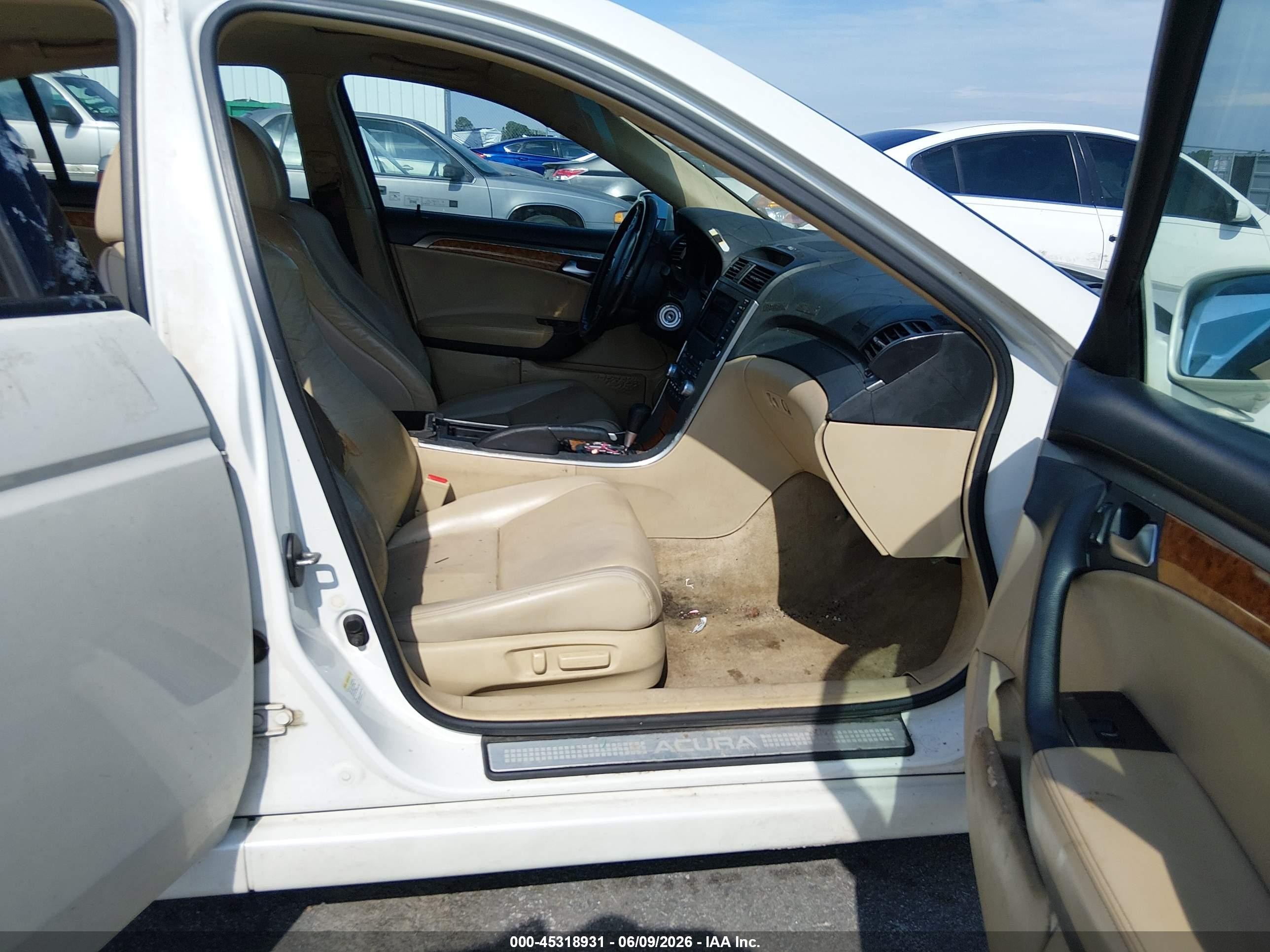 2004 Acura Tl   White vin: 19UUA66284A072687