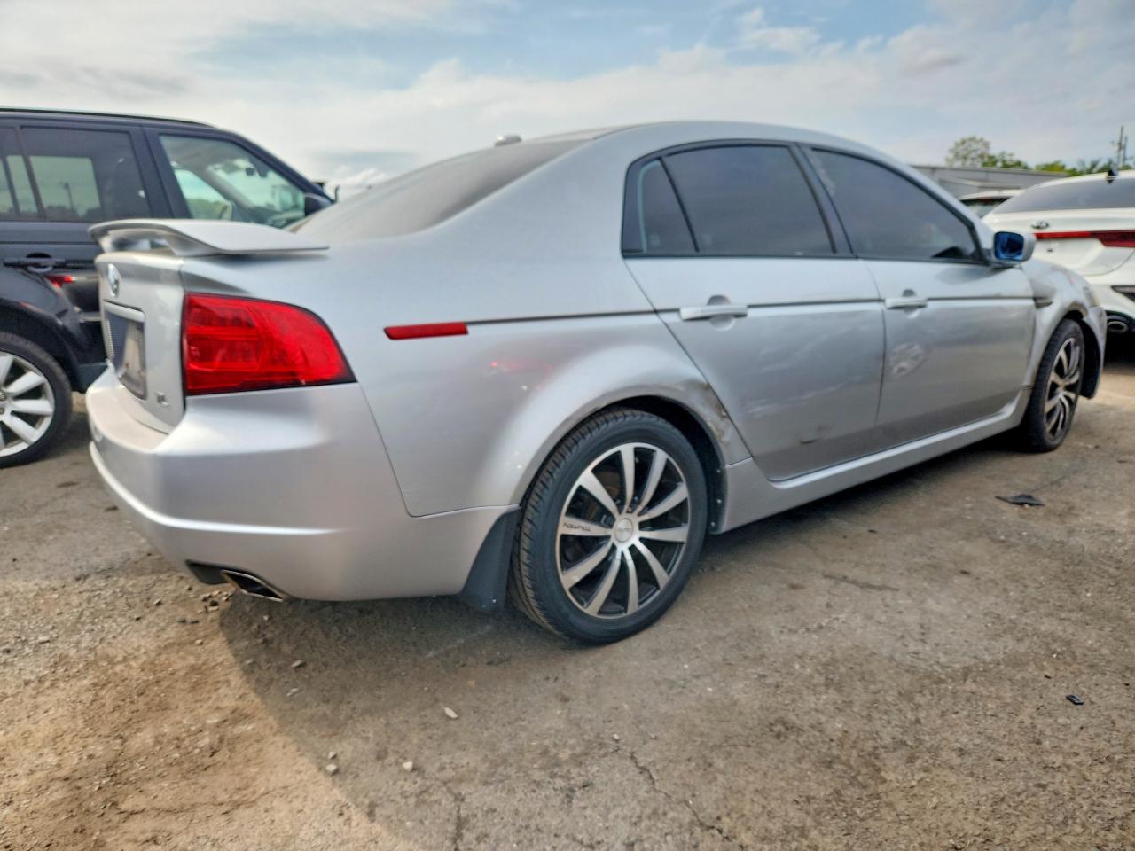 2006 Acura 3.2tl Silver vin: 19UUA66296A013117