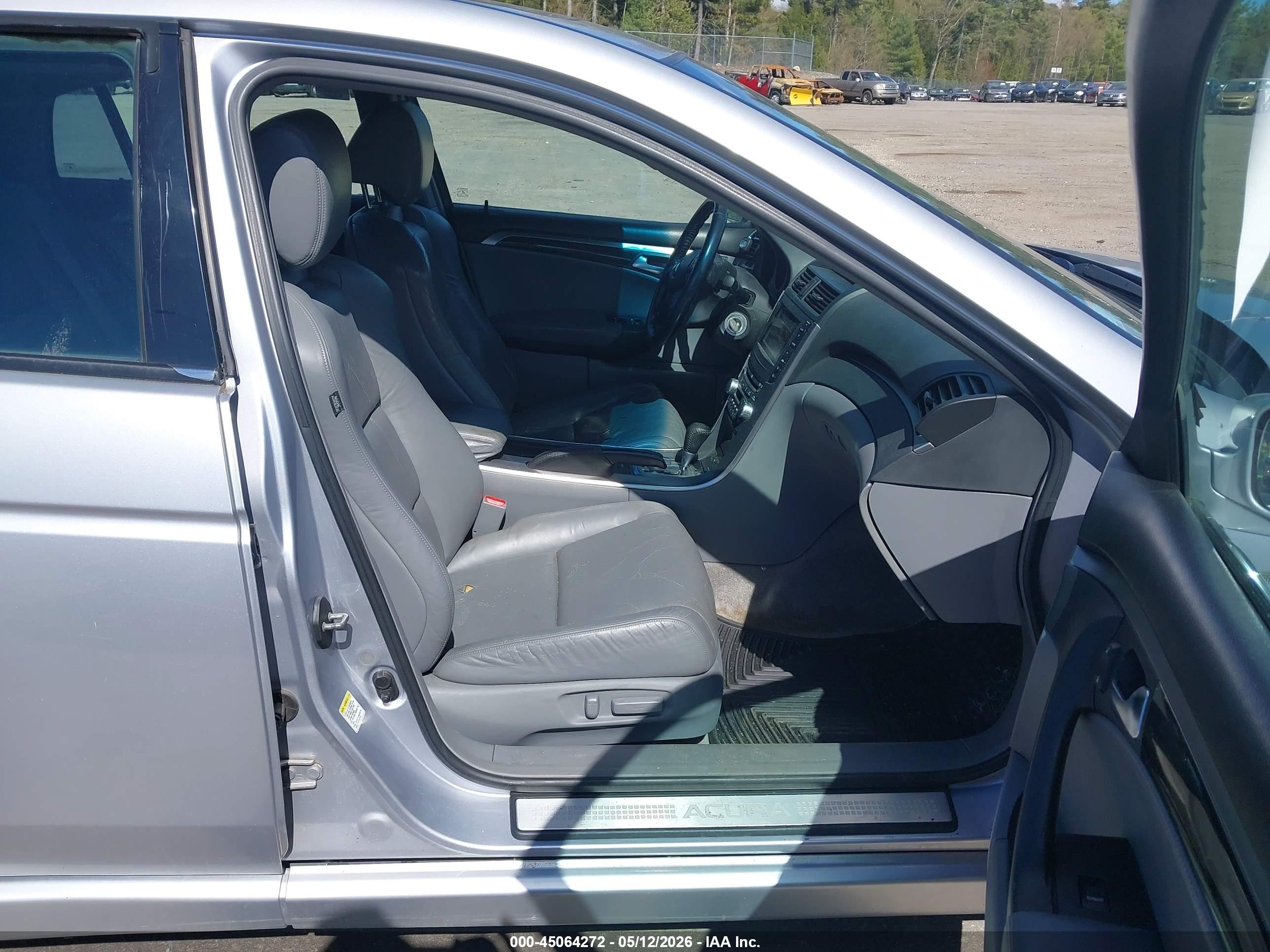 2004 Acura Tl   Silver vin: 19UUA662X4A053039