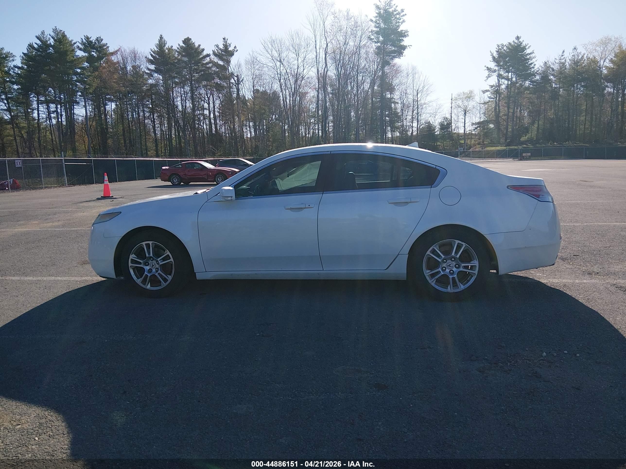 2009 Acura Tl 3.5 White vin: 19UUA86239A011279