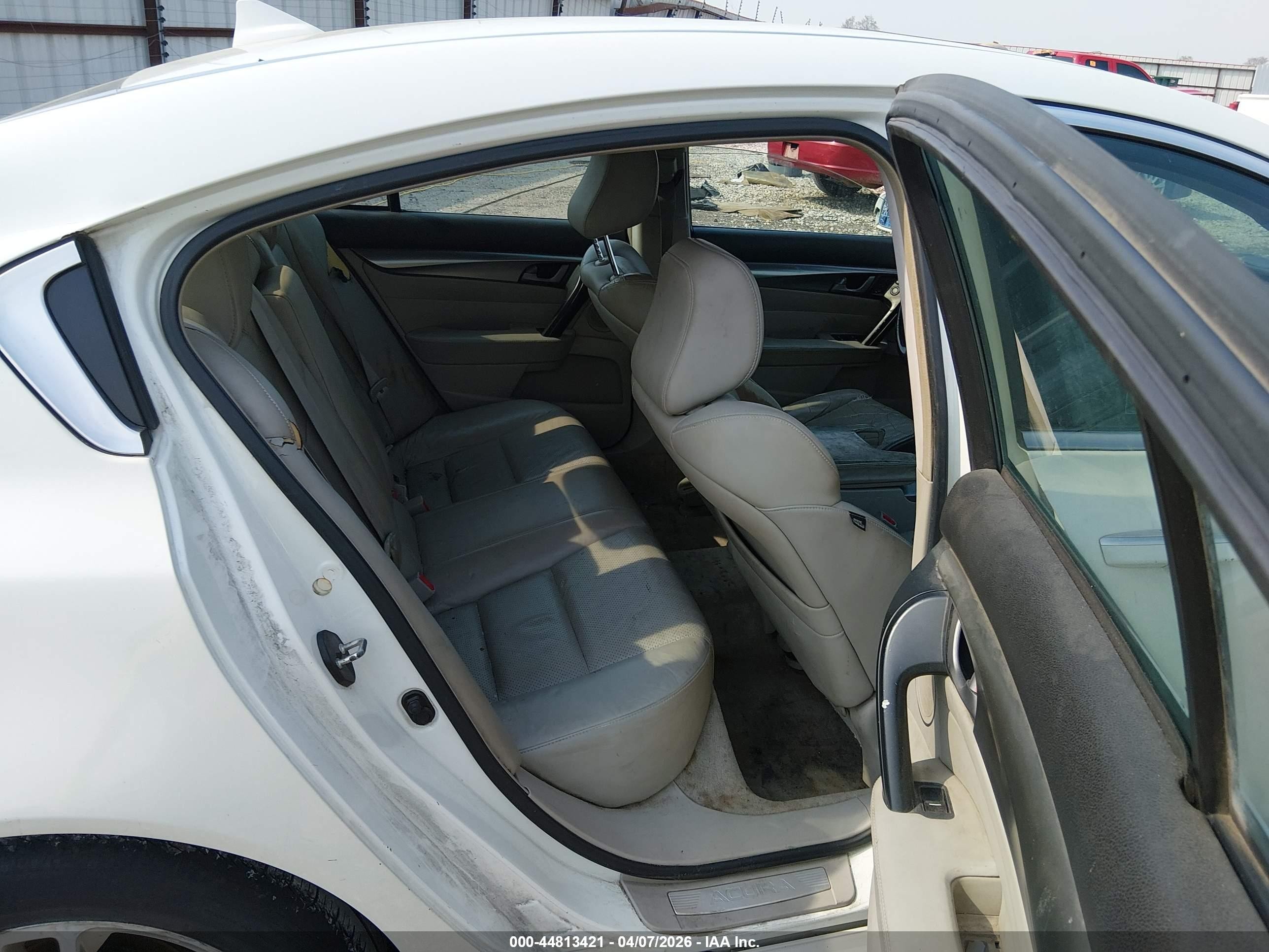 2009 Acura Tl 3.5 White vin: 19UUA86569A007267