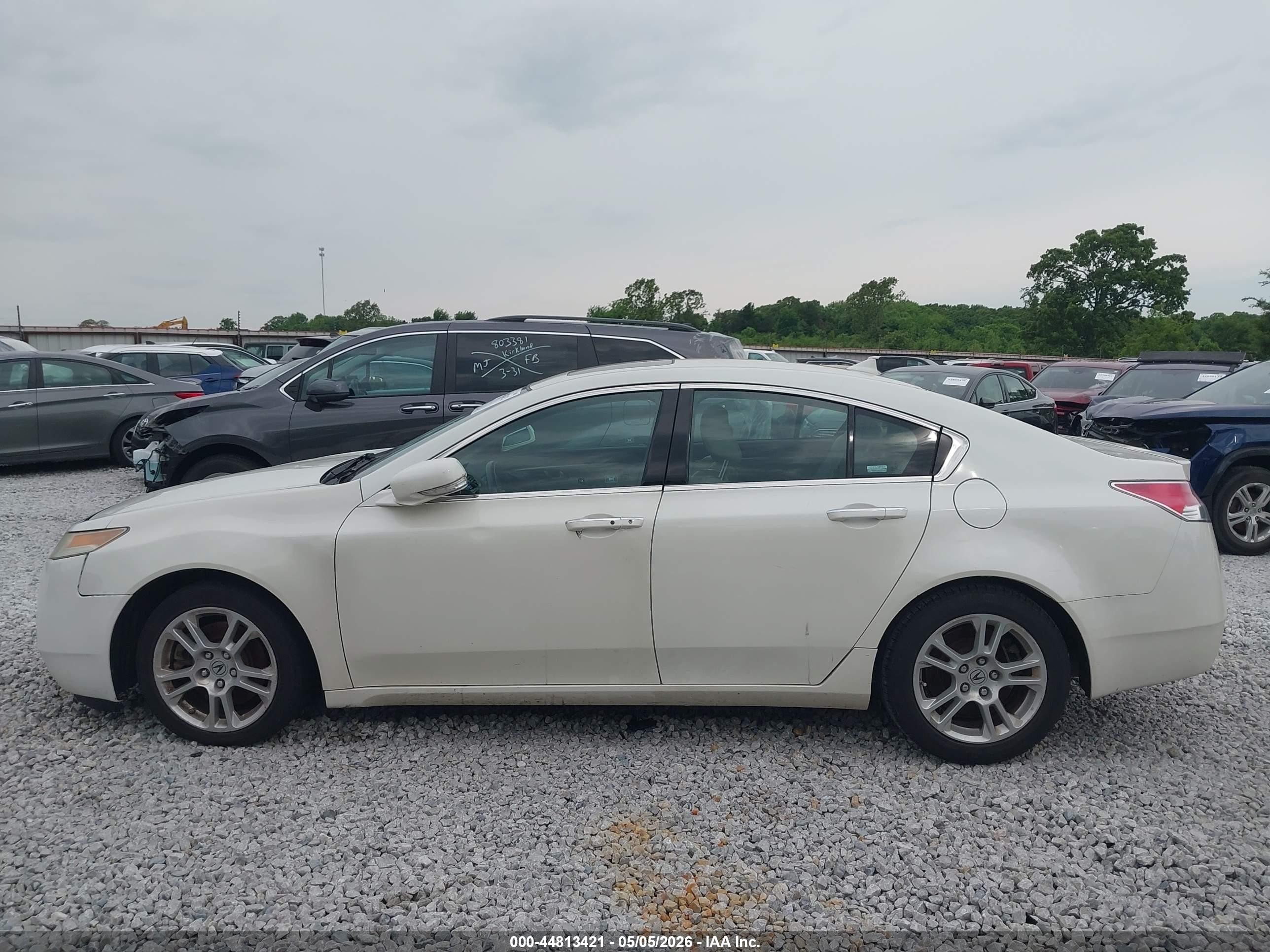 2009 Acura Tl 3.5 White vin: 19UUA86569A007267