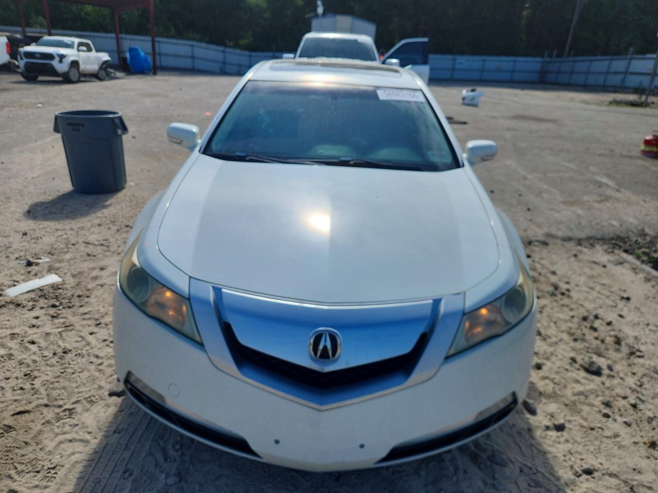 2010 Acura Tl White vin: 19UUA8F20AA007372