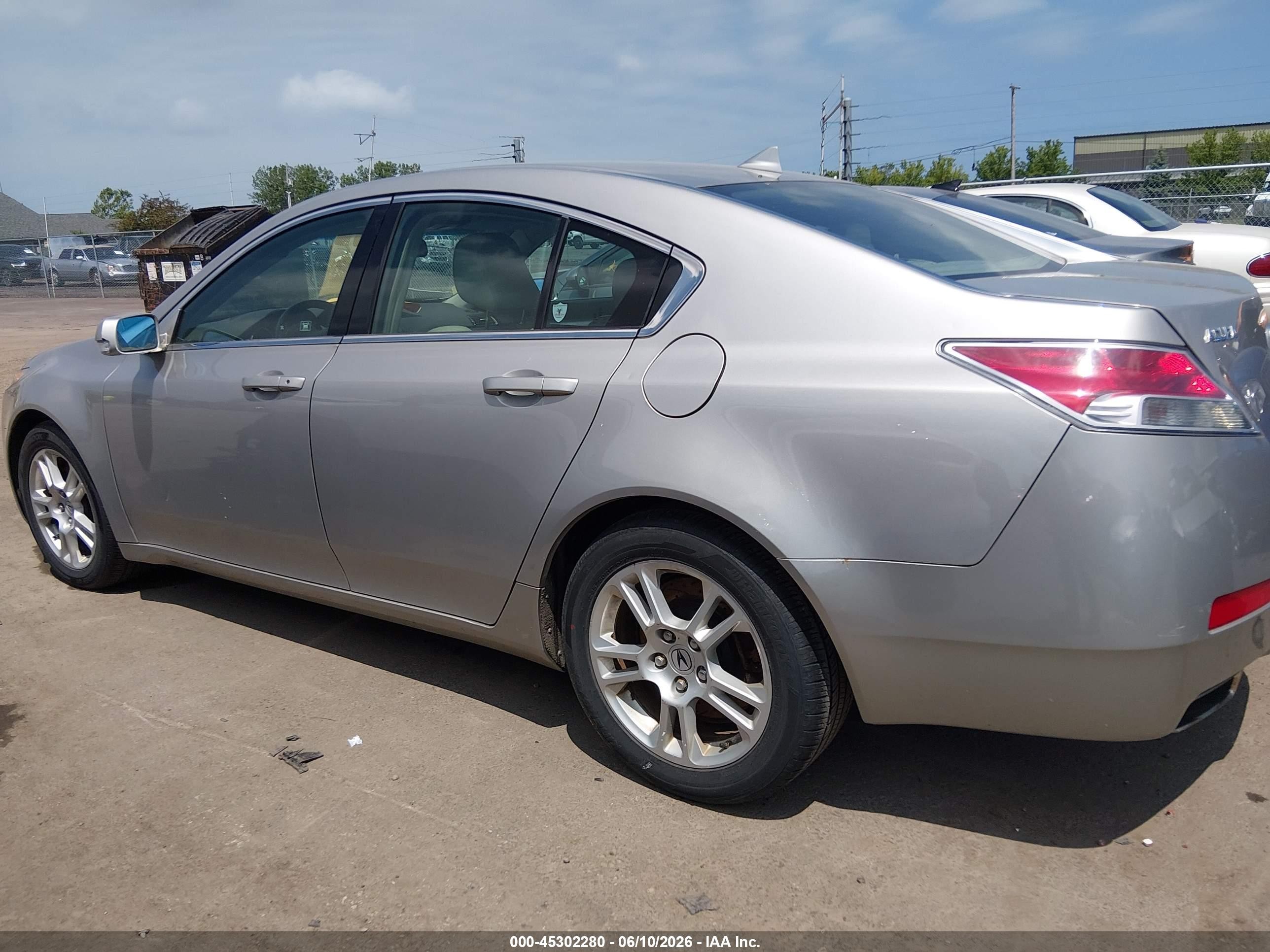 2011 Acura Tl 3.5 Silver vin: 19UUA8F22BA009061