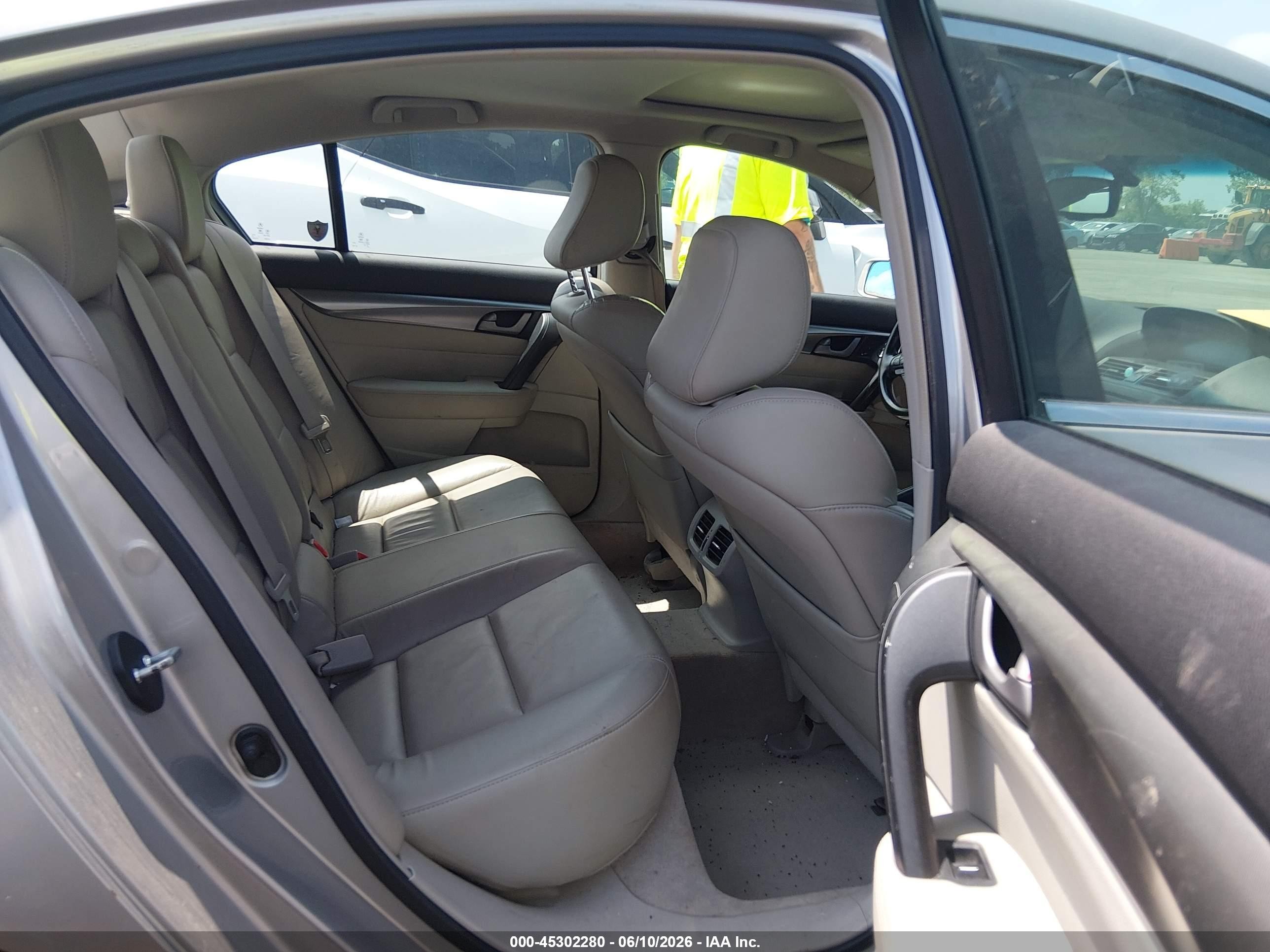 2011 Acura Tl 3.5 Silver vin: 19UUA8F22BA009061