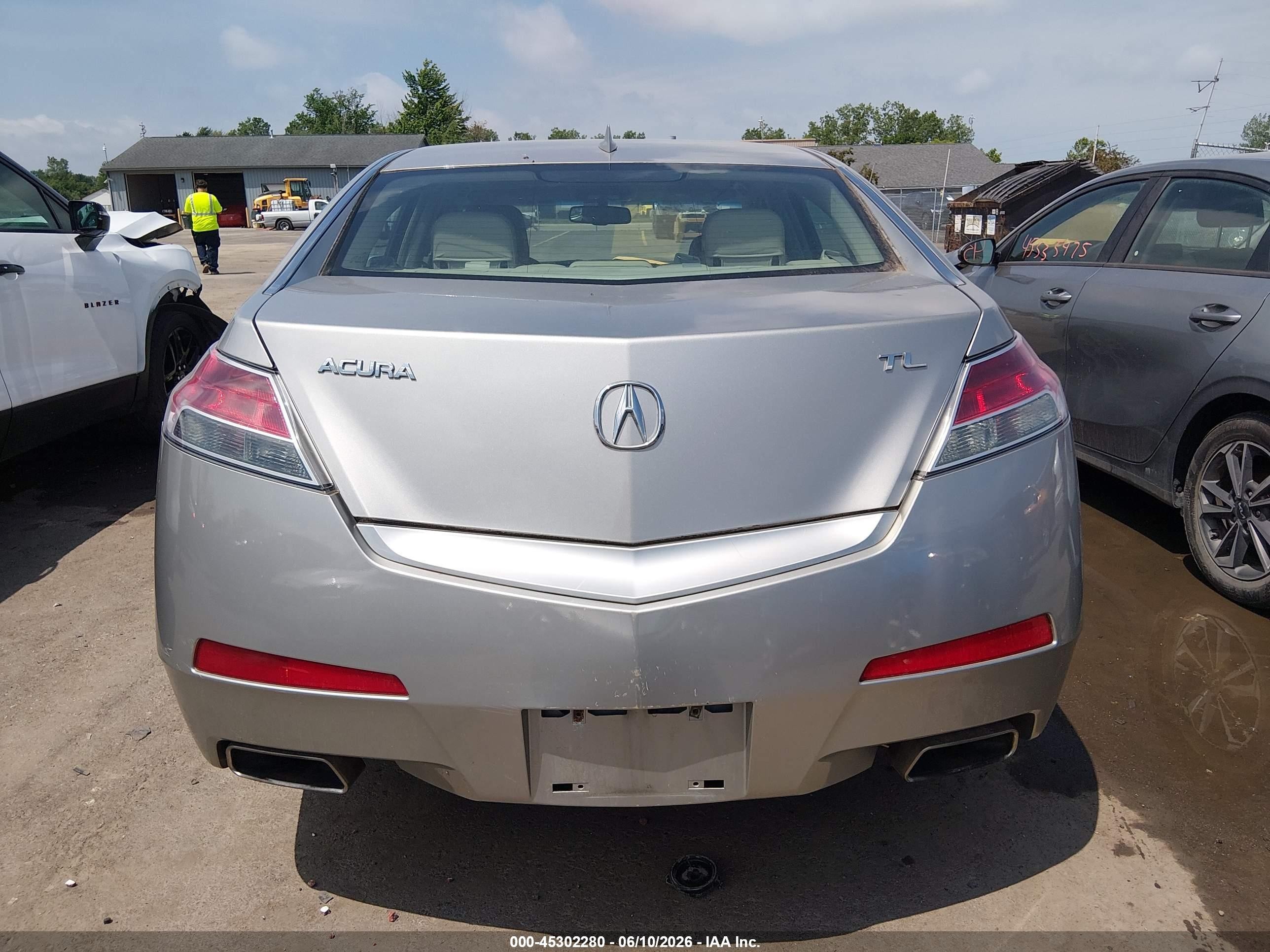 2011 Acura Tl 3.5 Silver vin: 19UUA8F22BA009061
