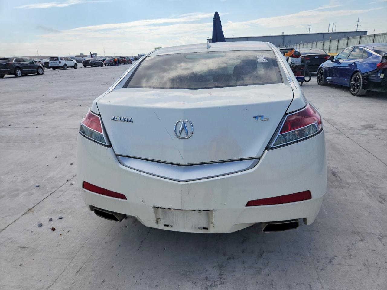2010 Acura Tl White vin: 19UUA8F23AA015675