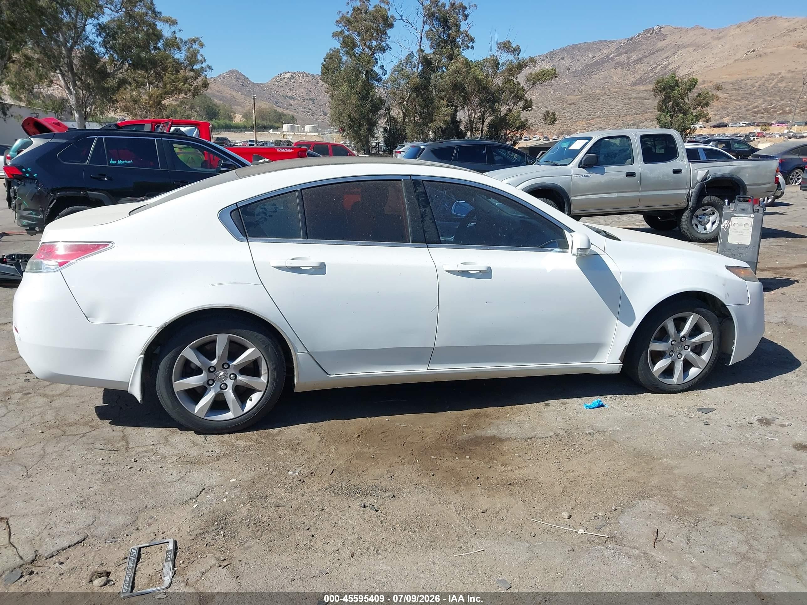 2012 Acura Tl 3.5 White vin: 19UUA8F23CA004162