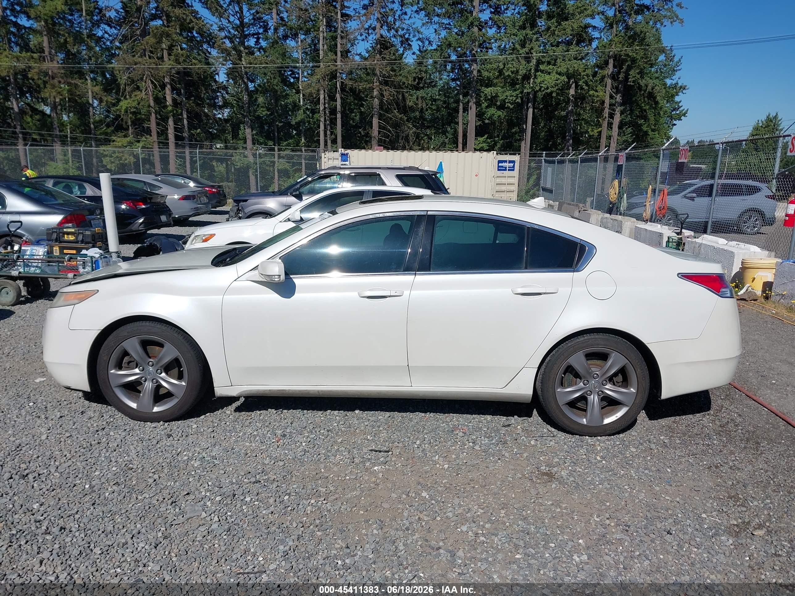 2010 Acura Tl 3.5 White vin: 19UUA8F25AA026483