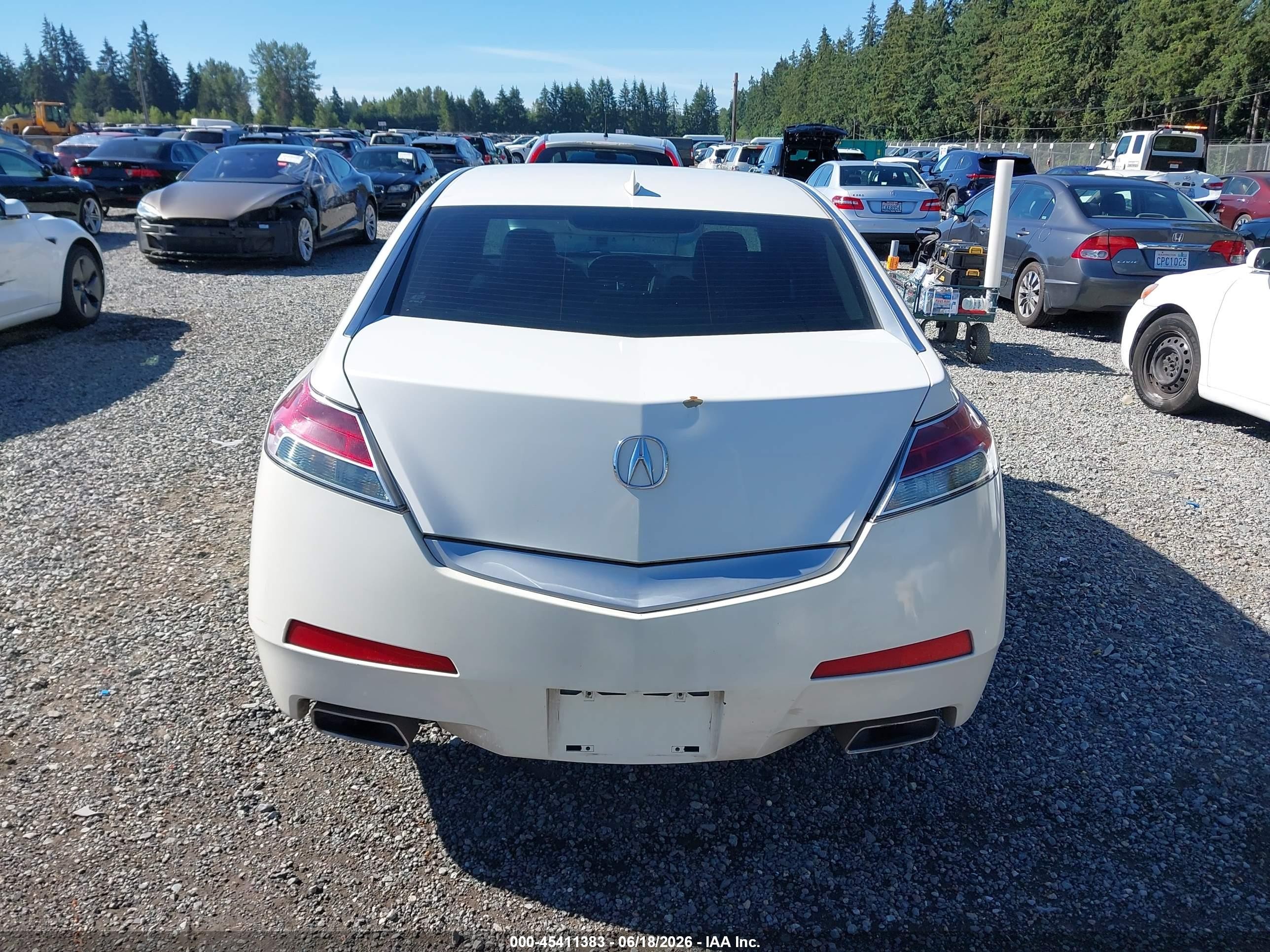 2010 Acura Tl 3.5 White vin: 19UUA8F25AA026483