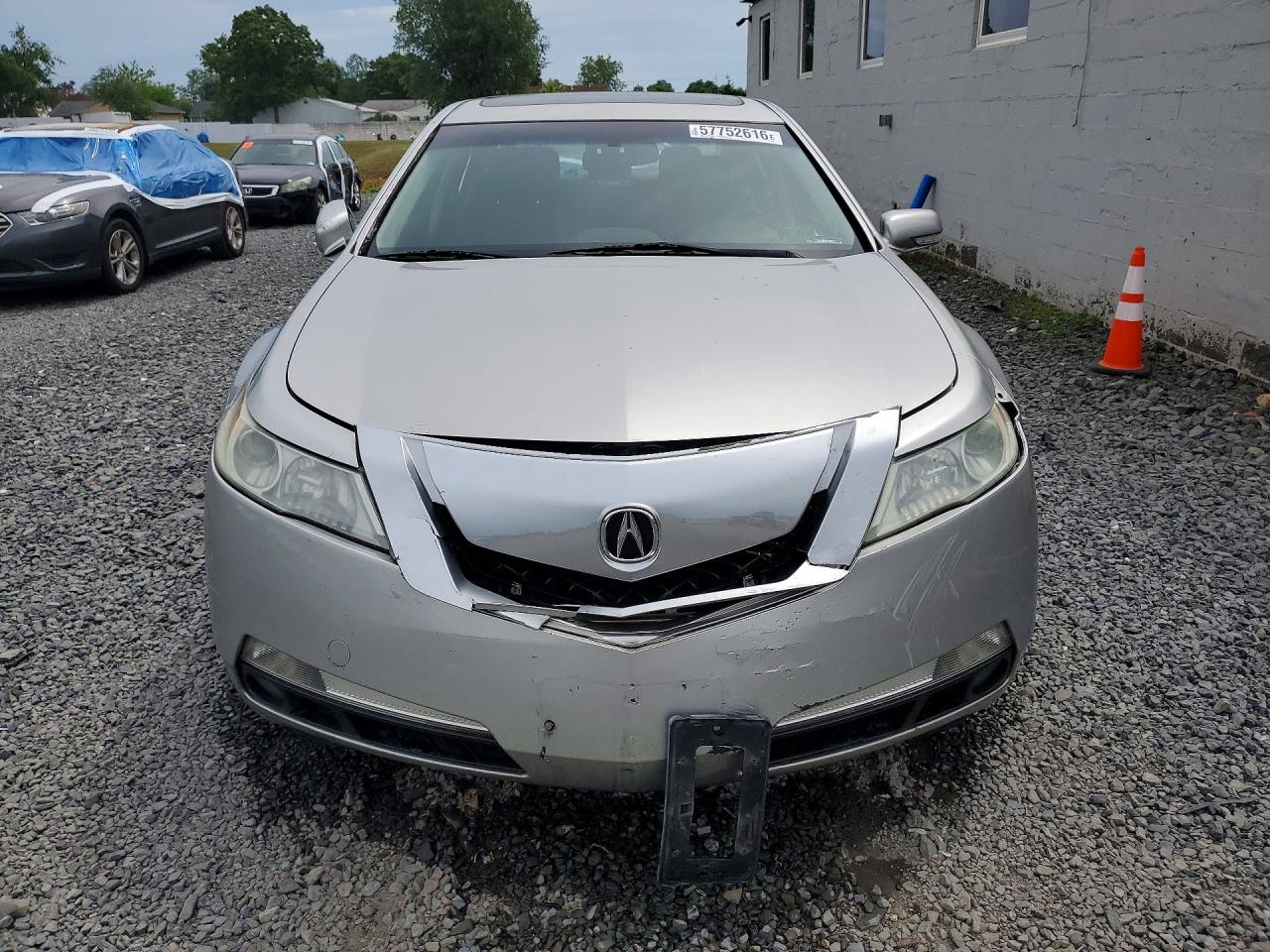 2010 Acura Tl Silver vin: 19UUA8F29AA009069