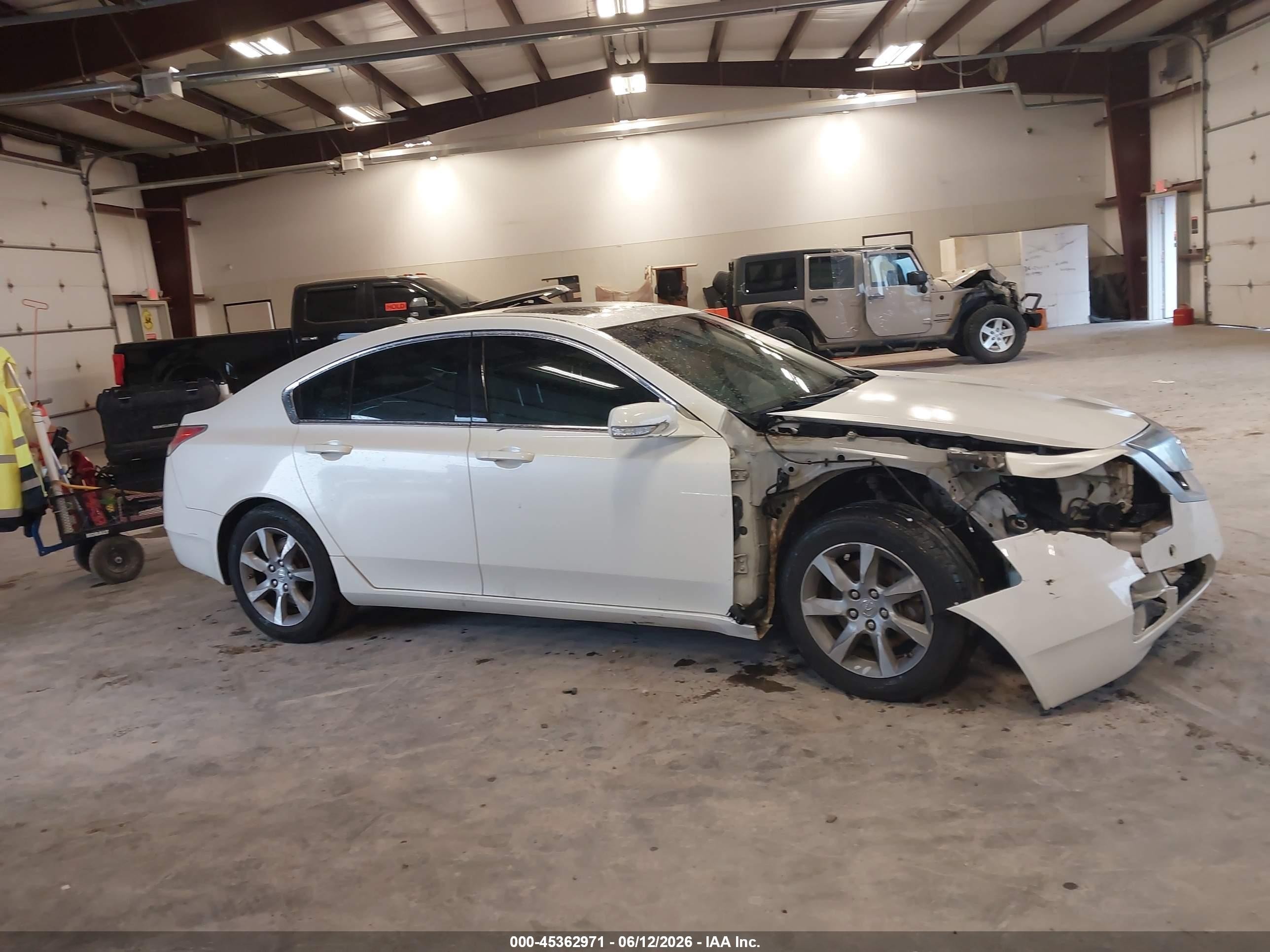 2010 Acura Tl 3.5 White vin: 19UUA8F29AA018421
