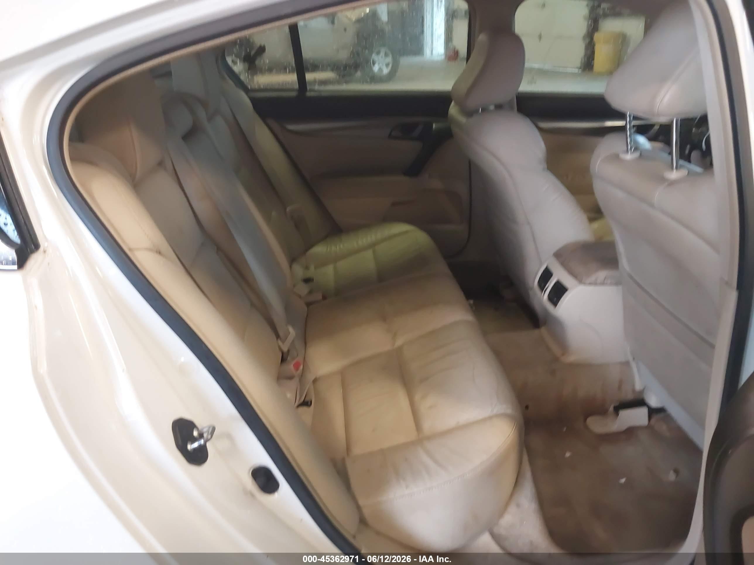 2010 Acura Tl 3.5 White vin: 19UUA8F29AA018421