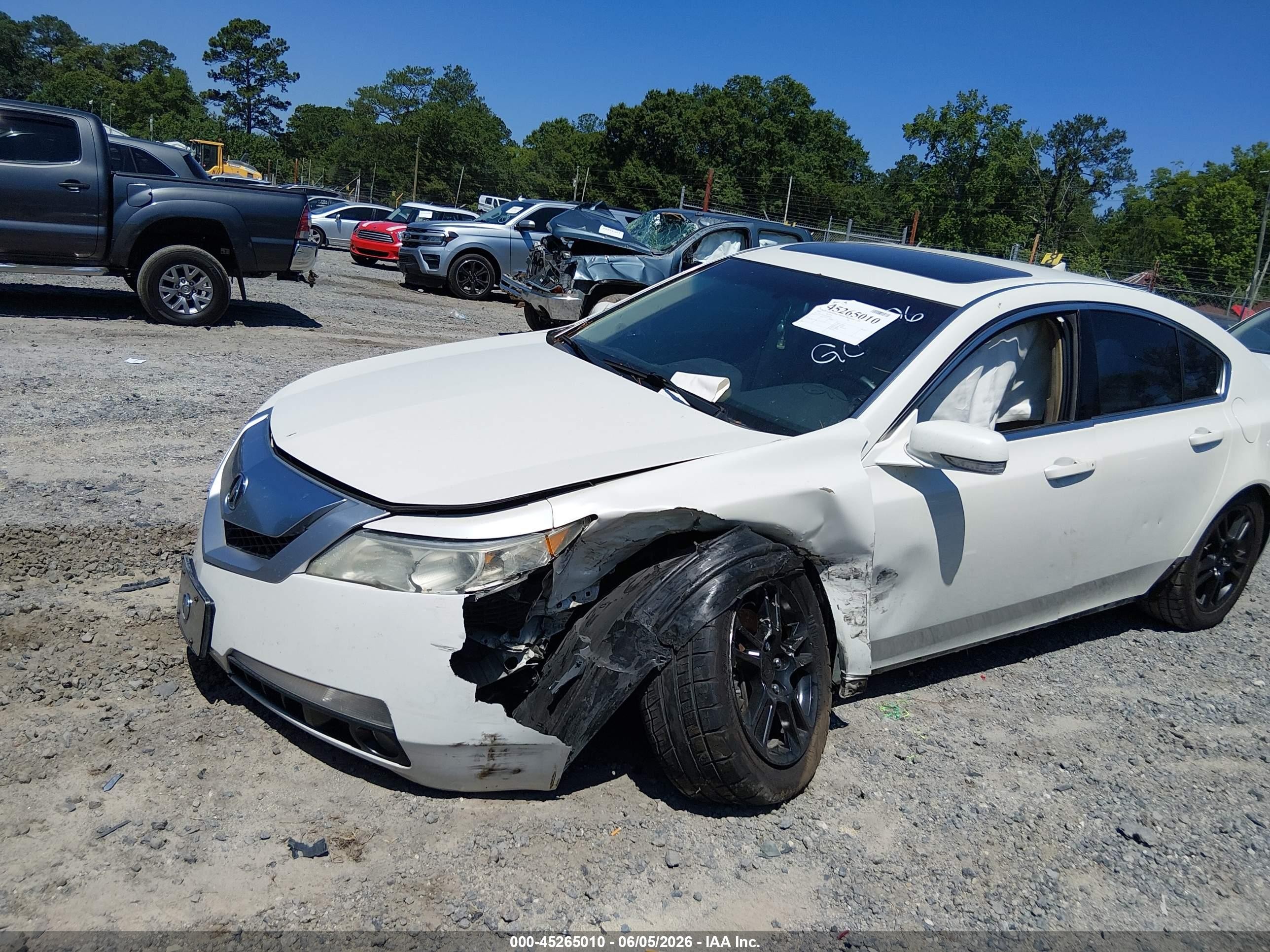 2010 Acura Tl 3.5 White vin: 19UUA8F2XAA014927