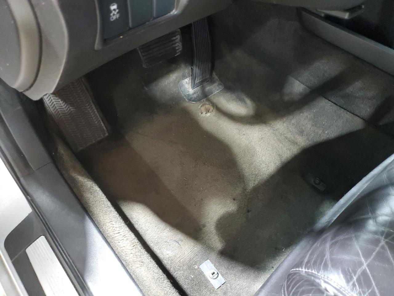 2013 Acura Tl Se Silver vin: 19UUA8F37DA017961 Damage: Left Front Carpet, Worn, Replacement Required