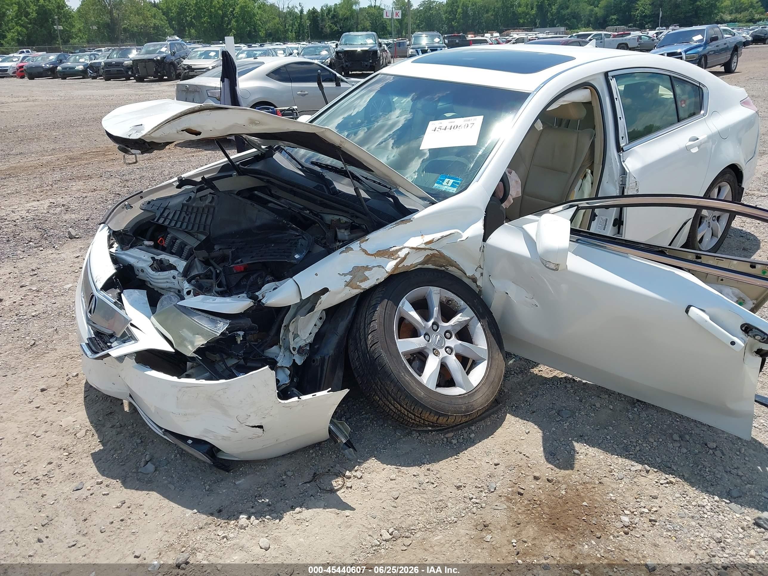 2014 Acura Tl 3.5 White vin: 19UUA8F51EA008918