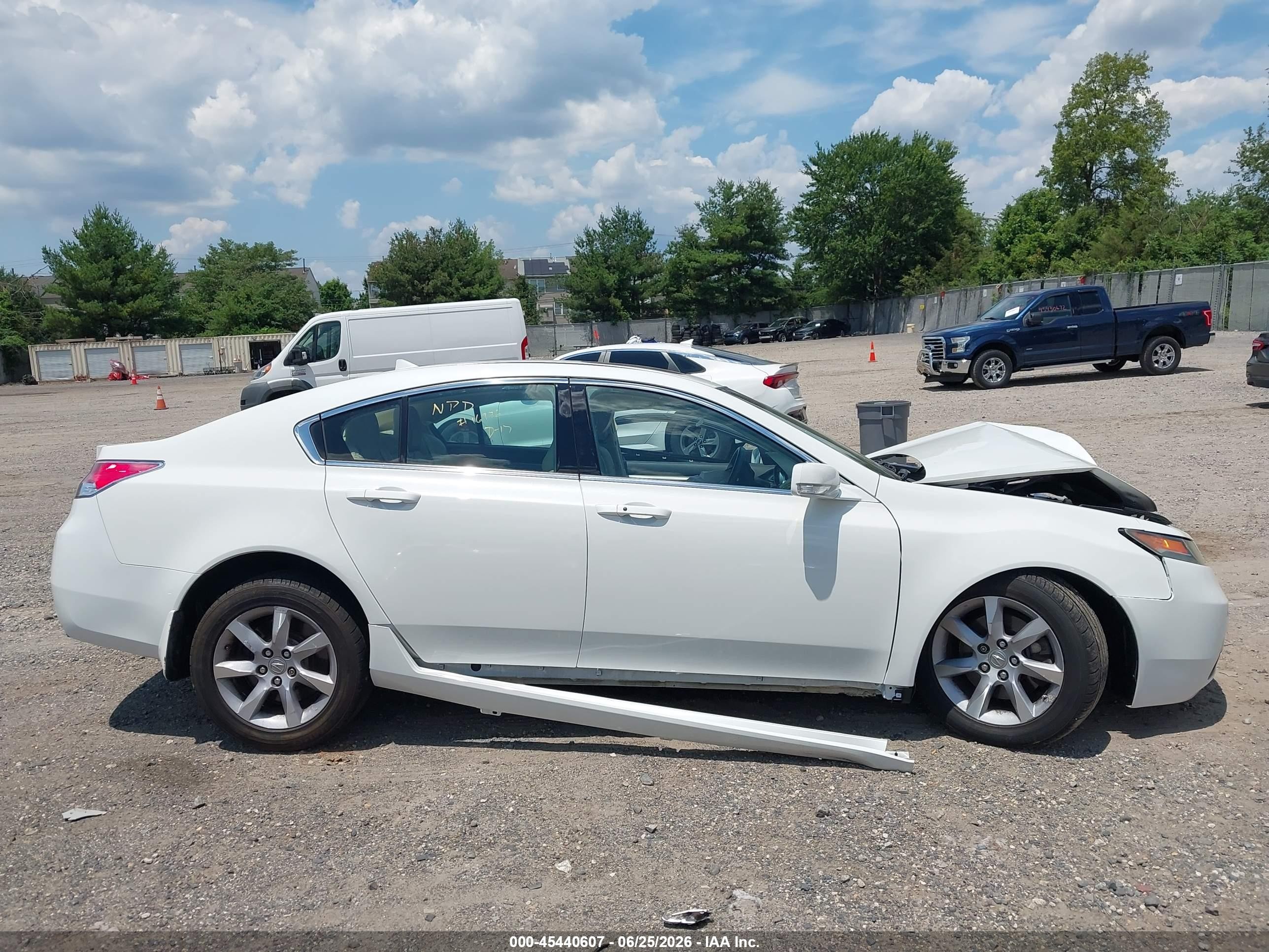 2014 Acura Tl 3.5 White vin: 19UUA8F51EA008918