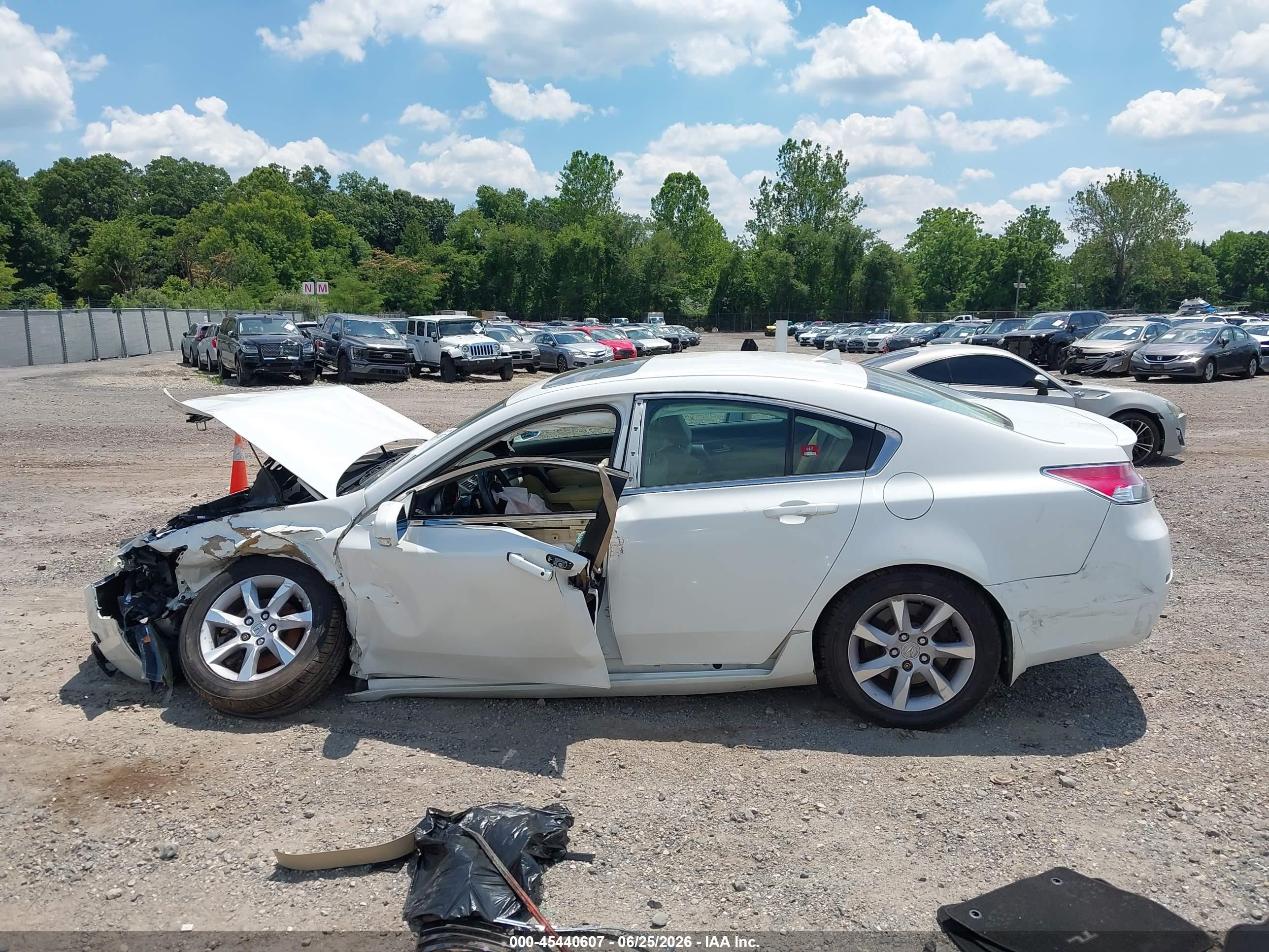 2014 Acura Tl 3.5 White vin: 19UUA8F51EA008918