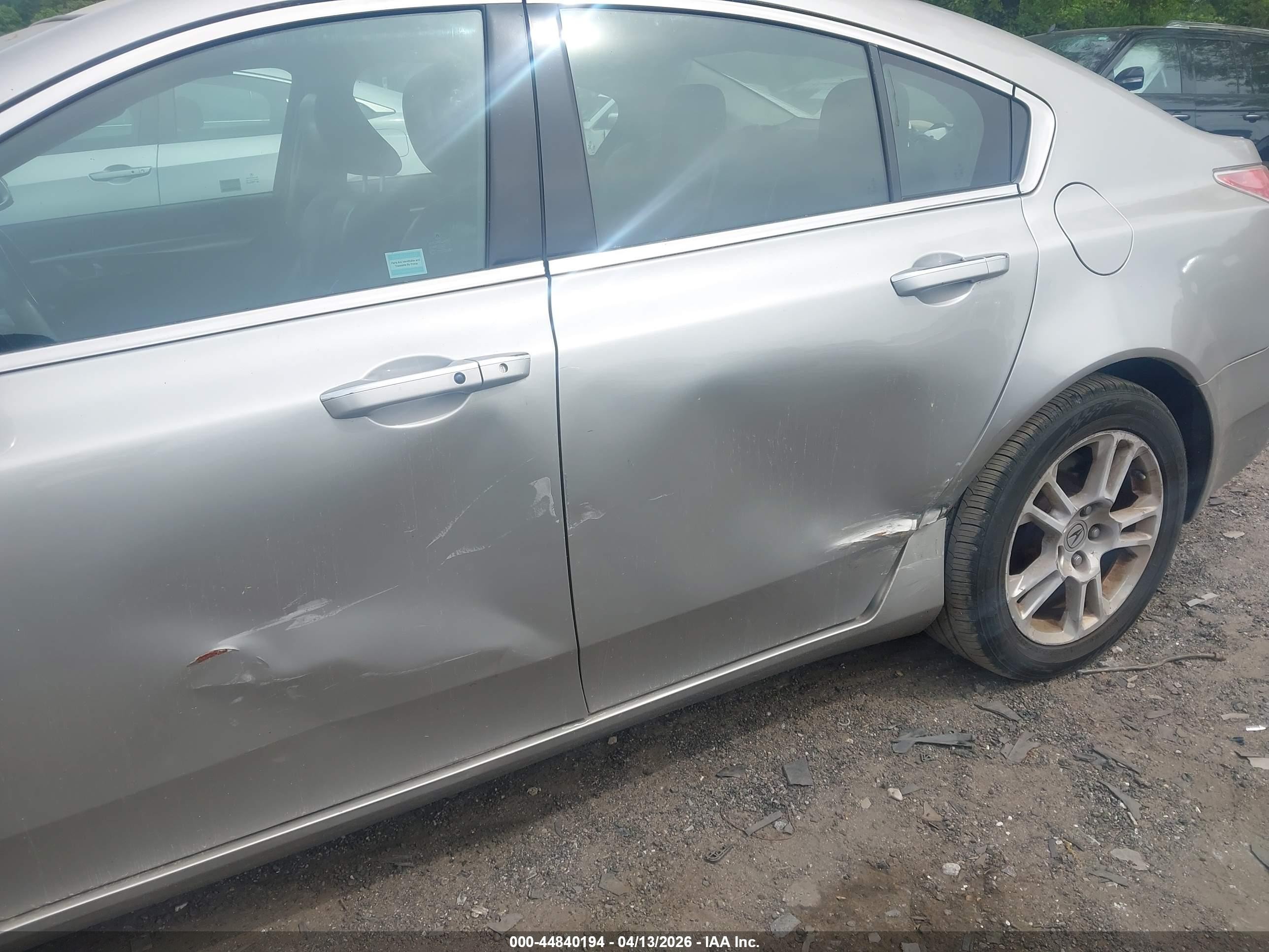 2010 Acura Tl 3.5 Серебряный vin: 19UUA8F52AA016035