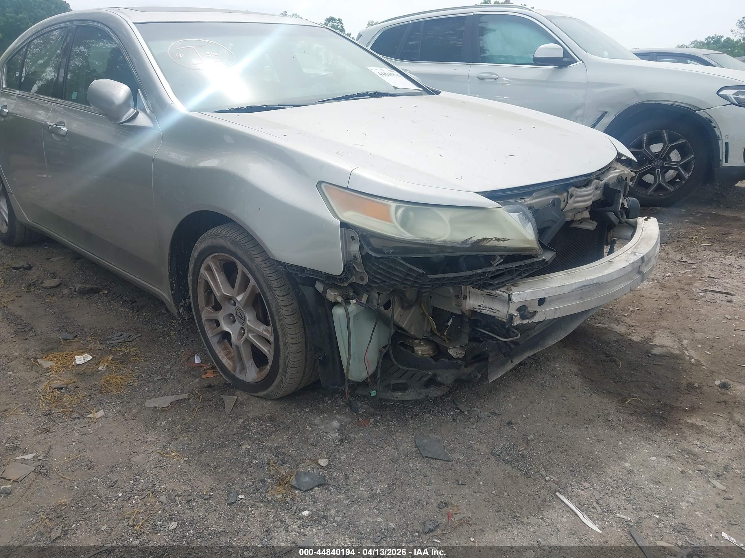 2010 Acura Tl 3.5 Серебряный vin: 19UUA8F52AA016035