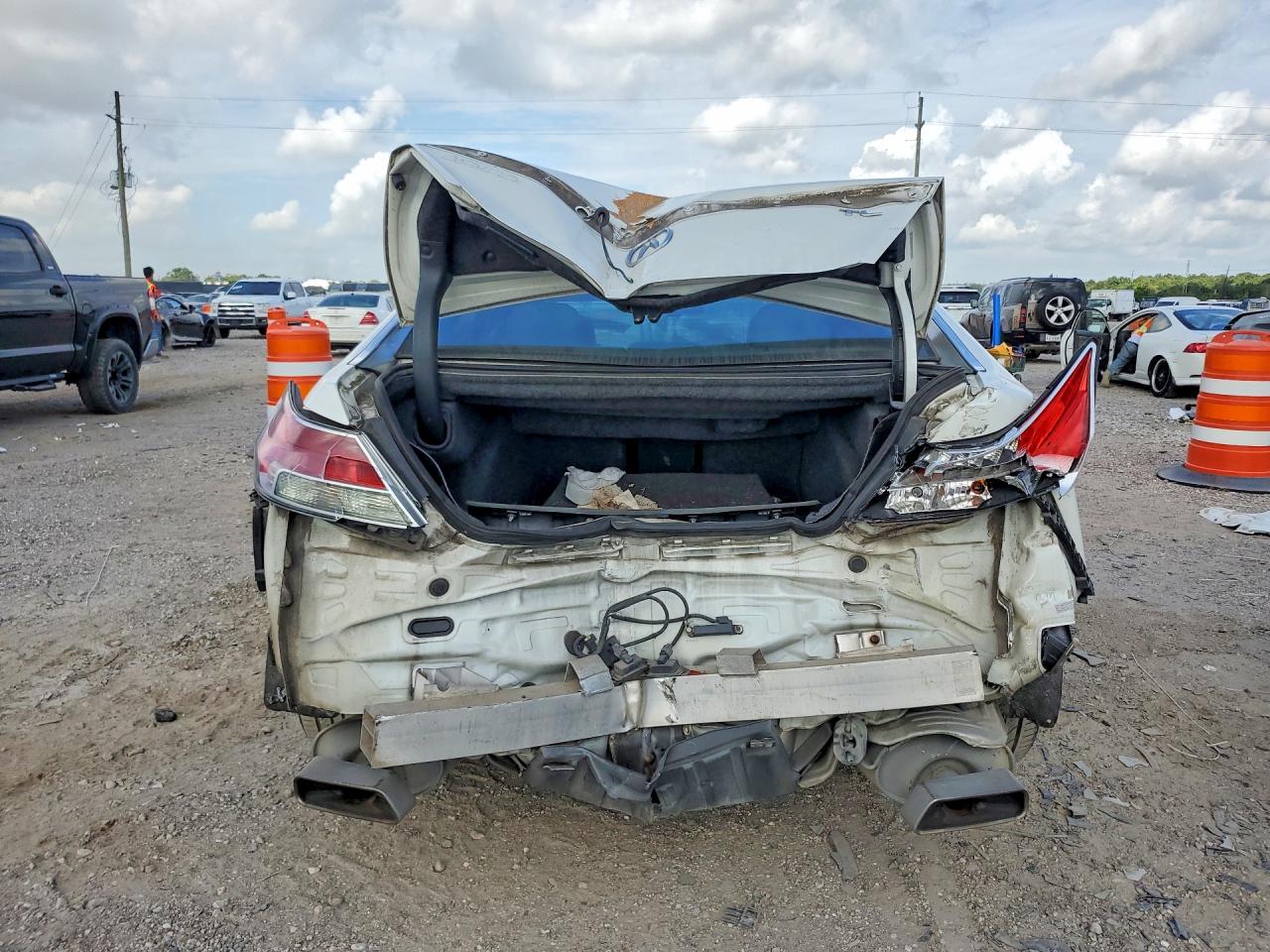 2010 Acura Tl White vin: 19UUA8F56AA009704