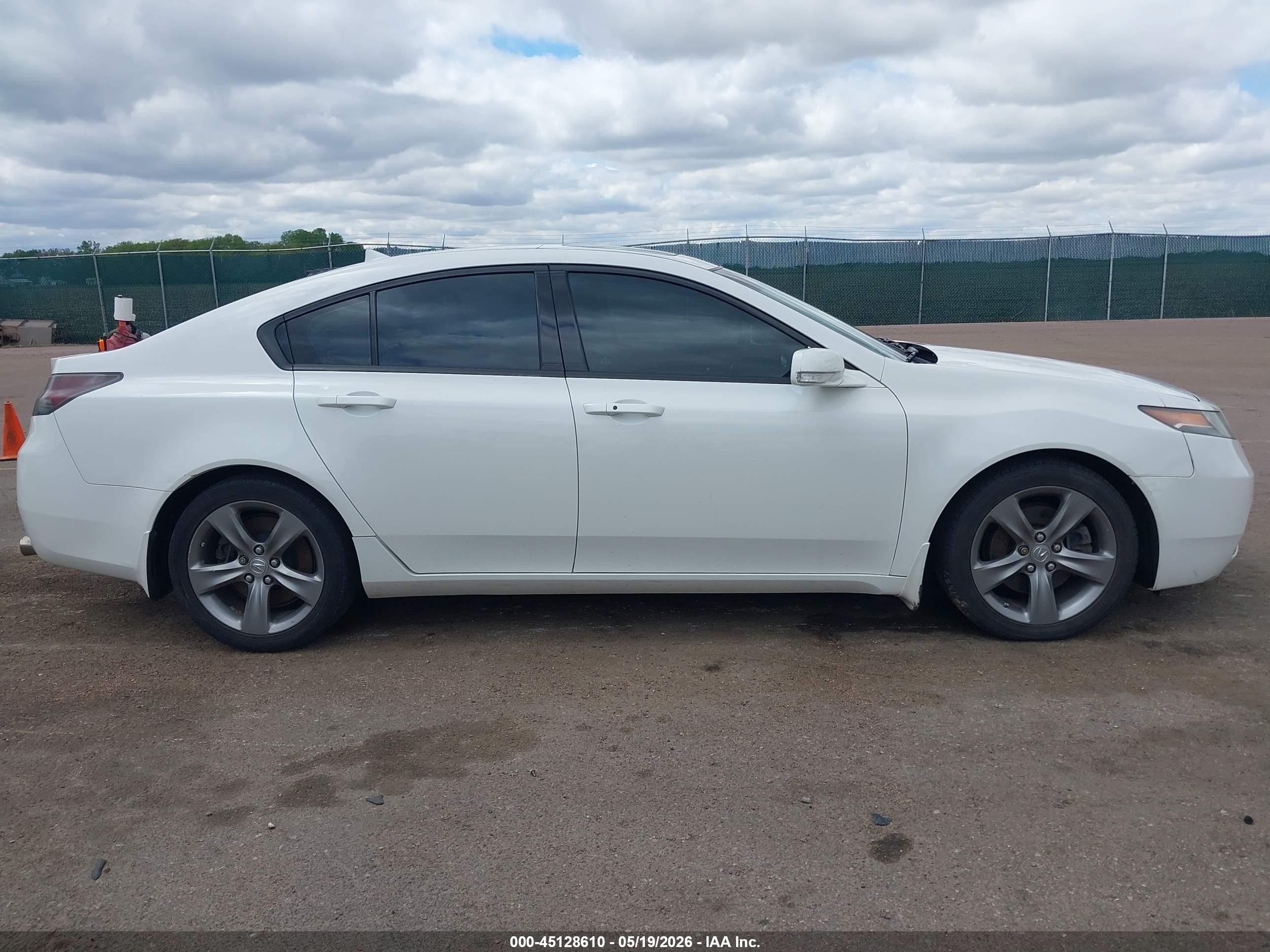 2013 Acura Tl 3.7 White vin: 19UUA9E52DA005645