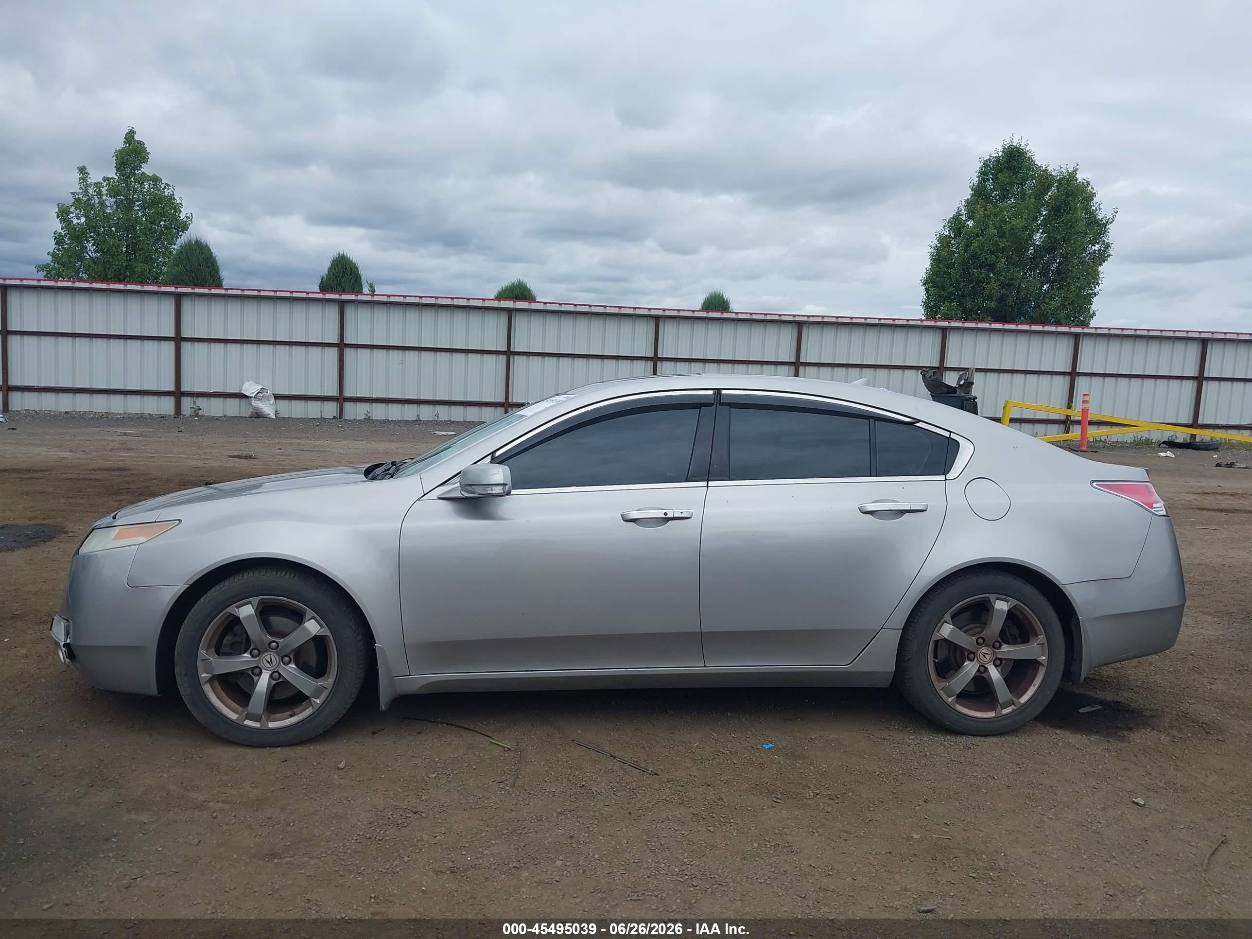 2010 Acura Tl 3.7 Серебряный vin: 19UUA9F50AA004617