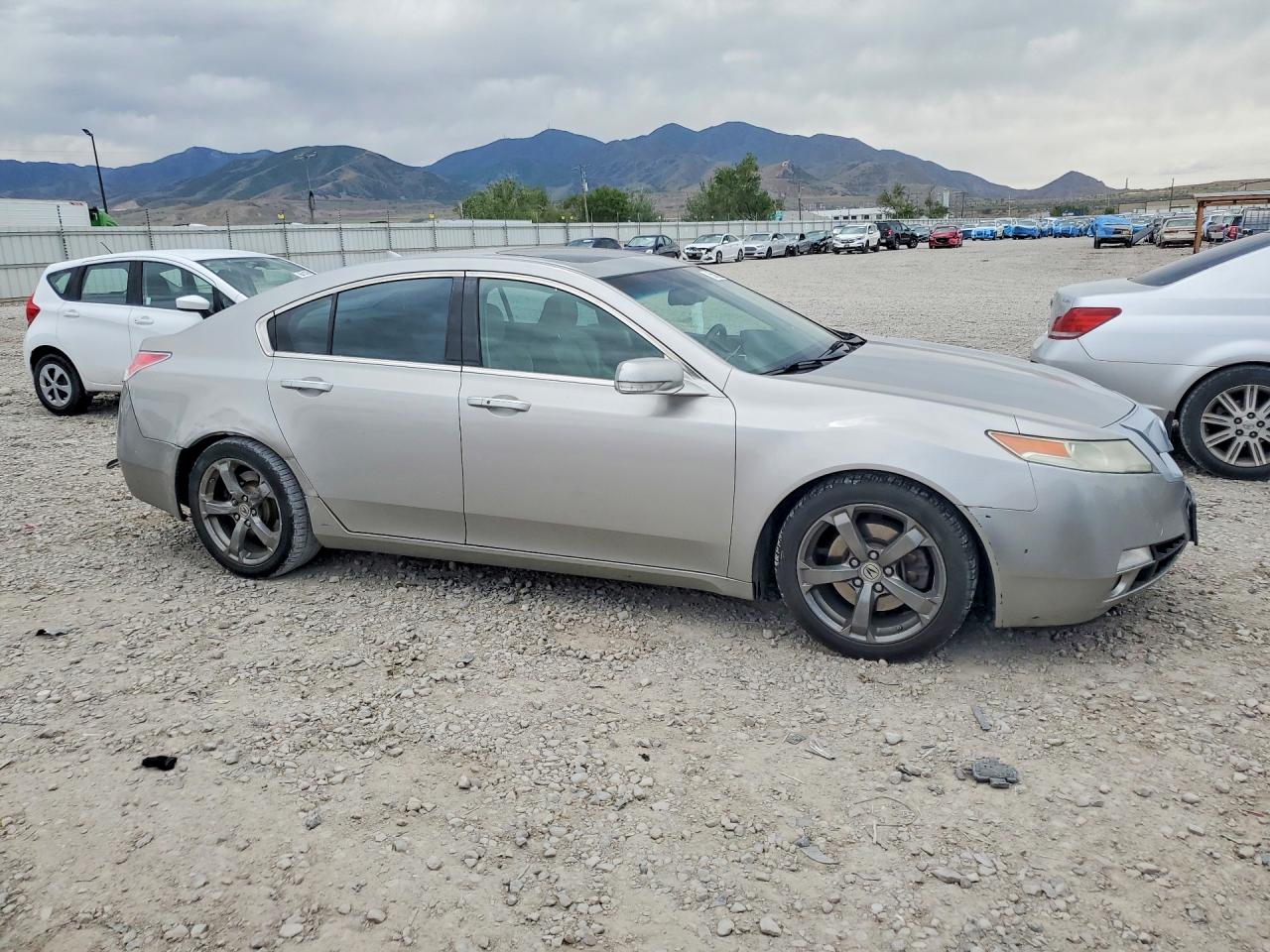 2010 Acura Tl Silver vin: 19UUA9F52AA007213