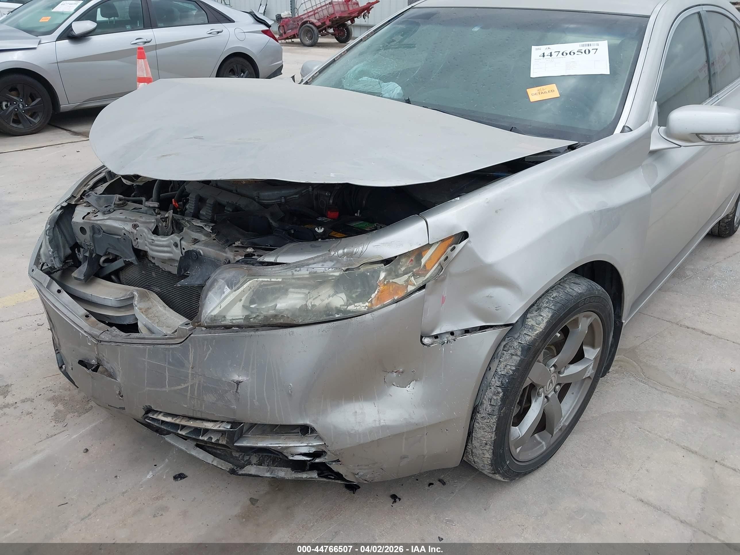 2010 Acura Tl 3.7 Серебряный vin: 19UUA9F53AA008872