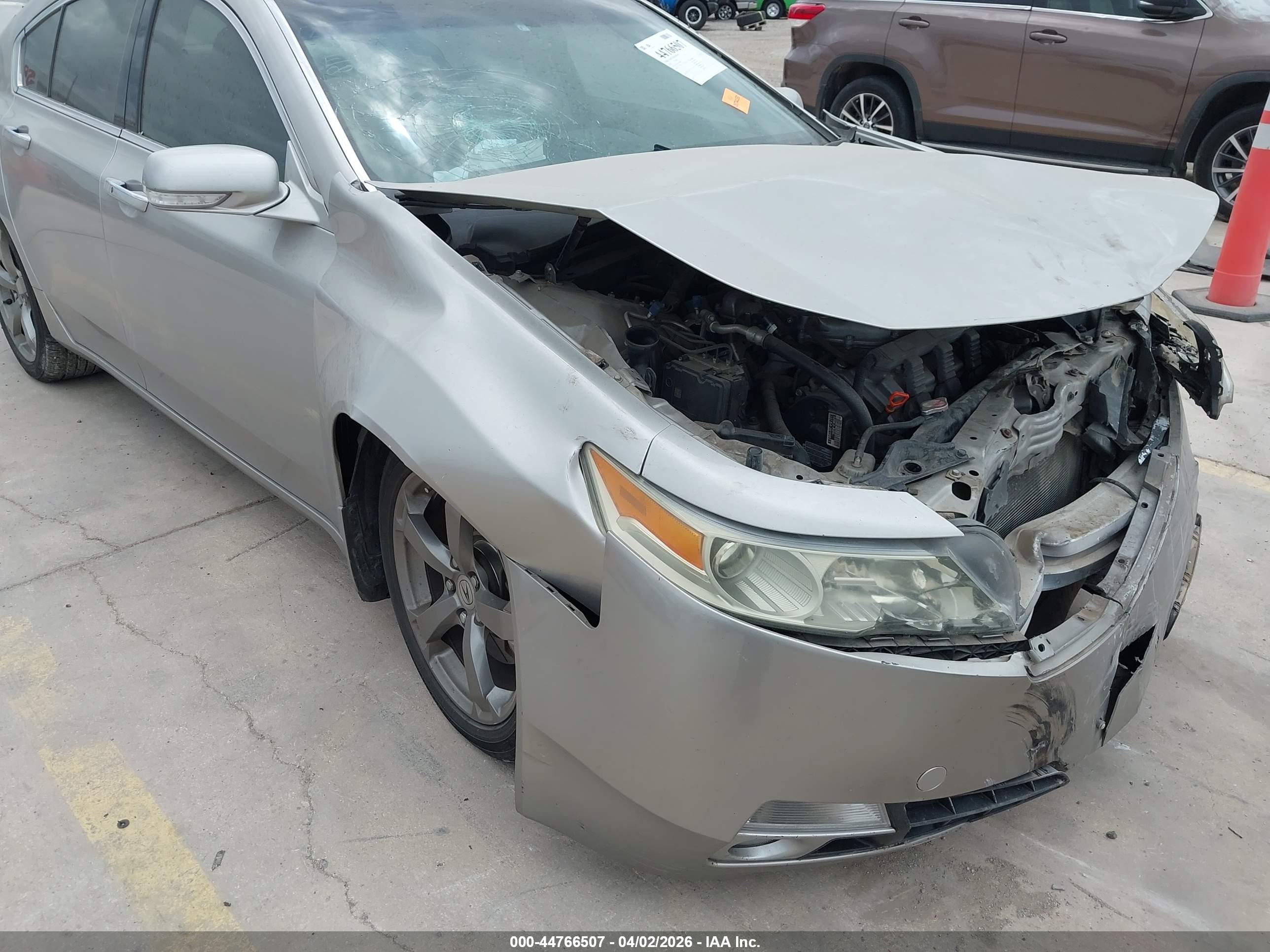 2010 Acura Tl 3.7 Серебряный vin: 19UUA9F53AA008872