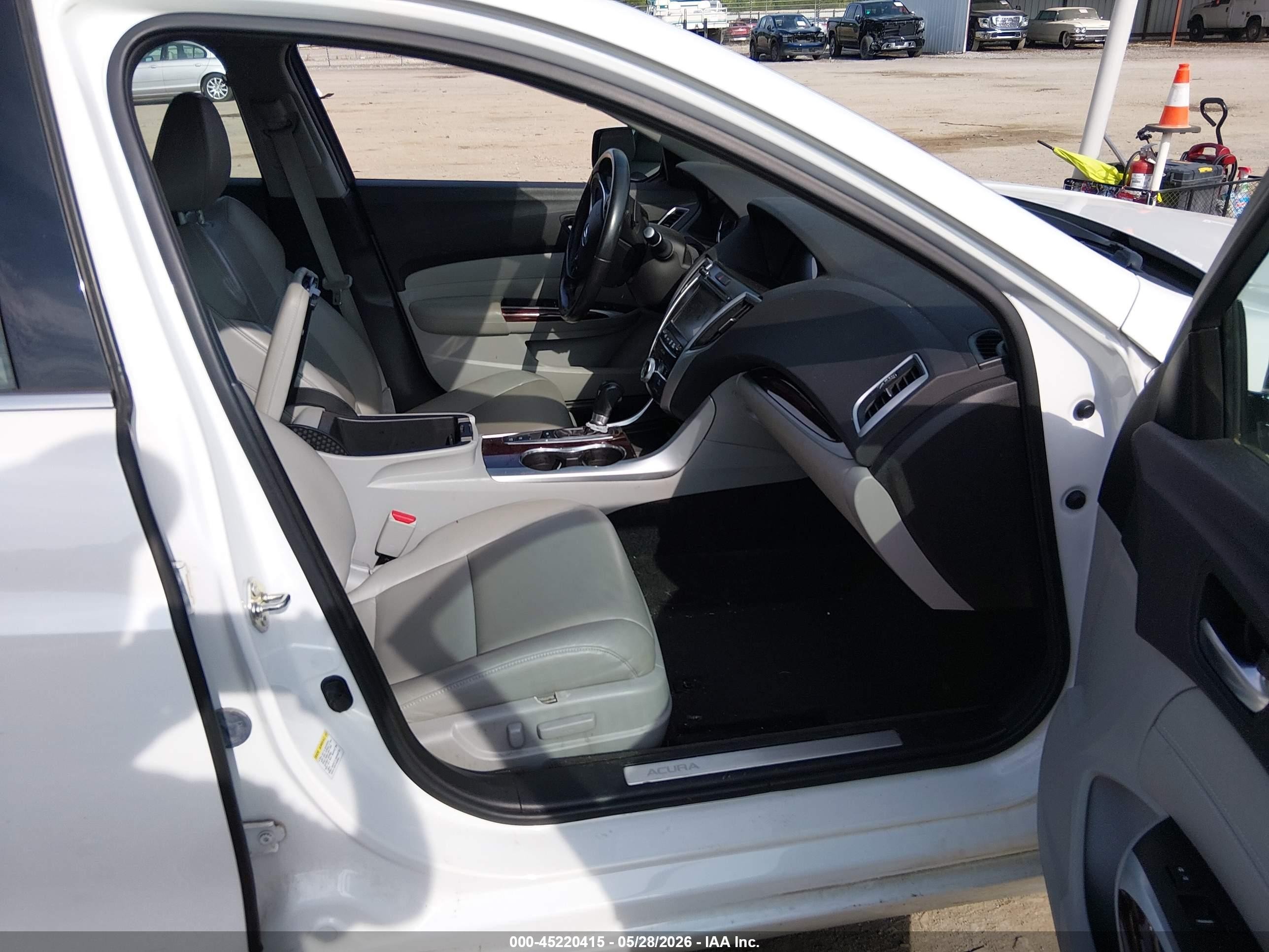 2015 Acura Tlx   White vin: 19UUB1F31FA019194