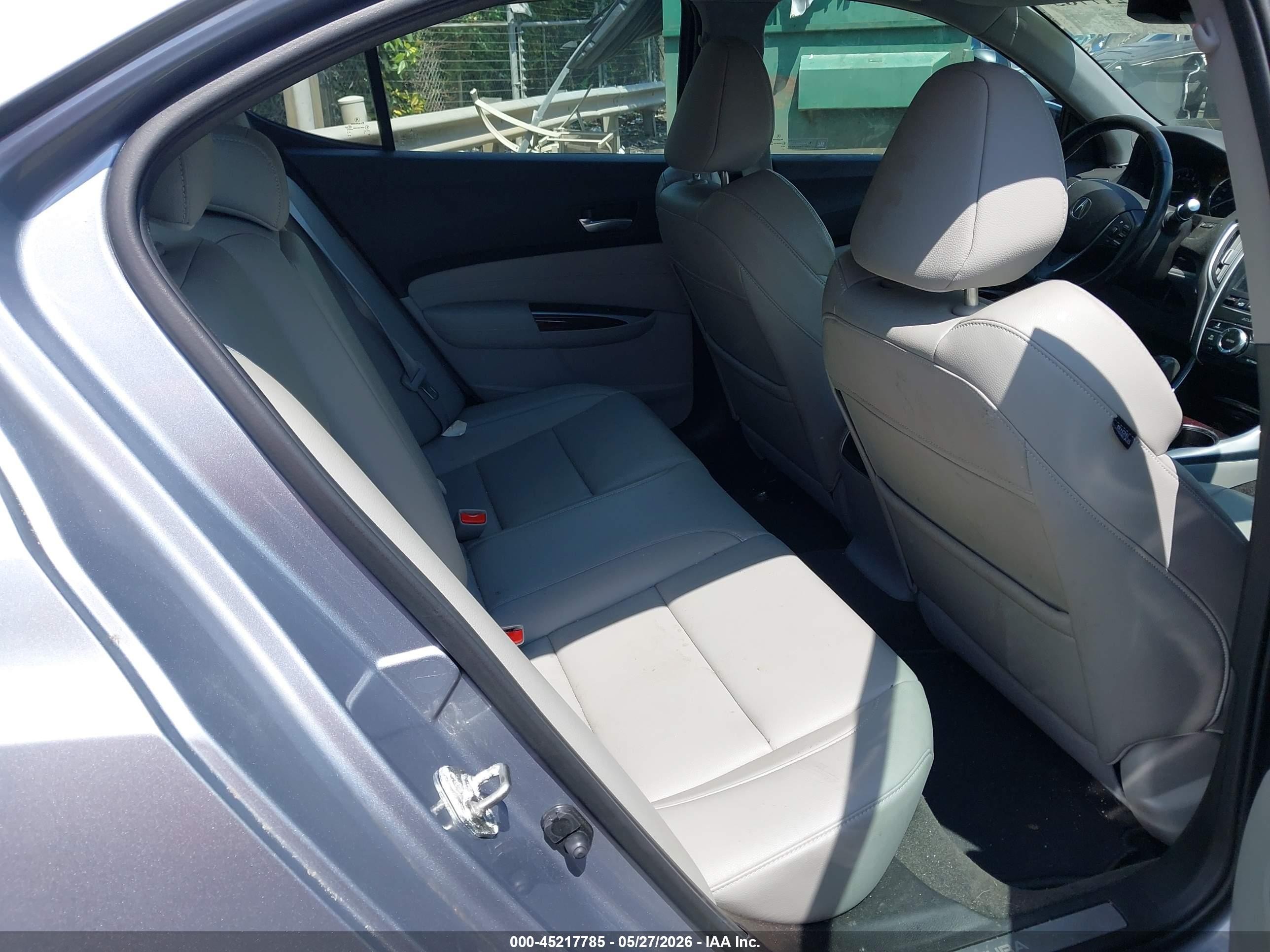 2015 Acura Tlx   Silver vin: 19UUB1F34FA027130