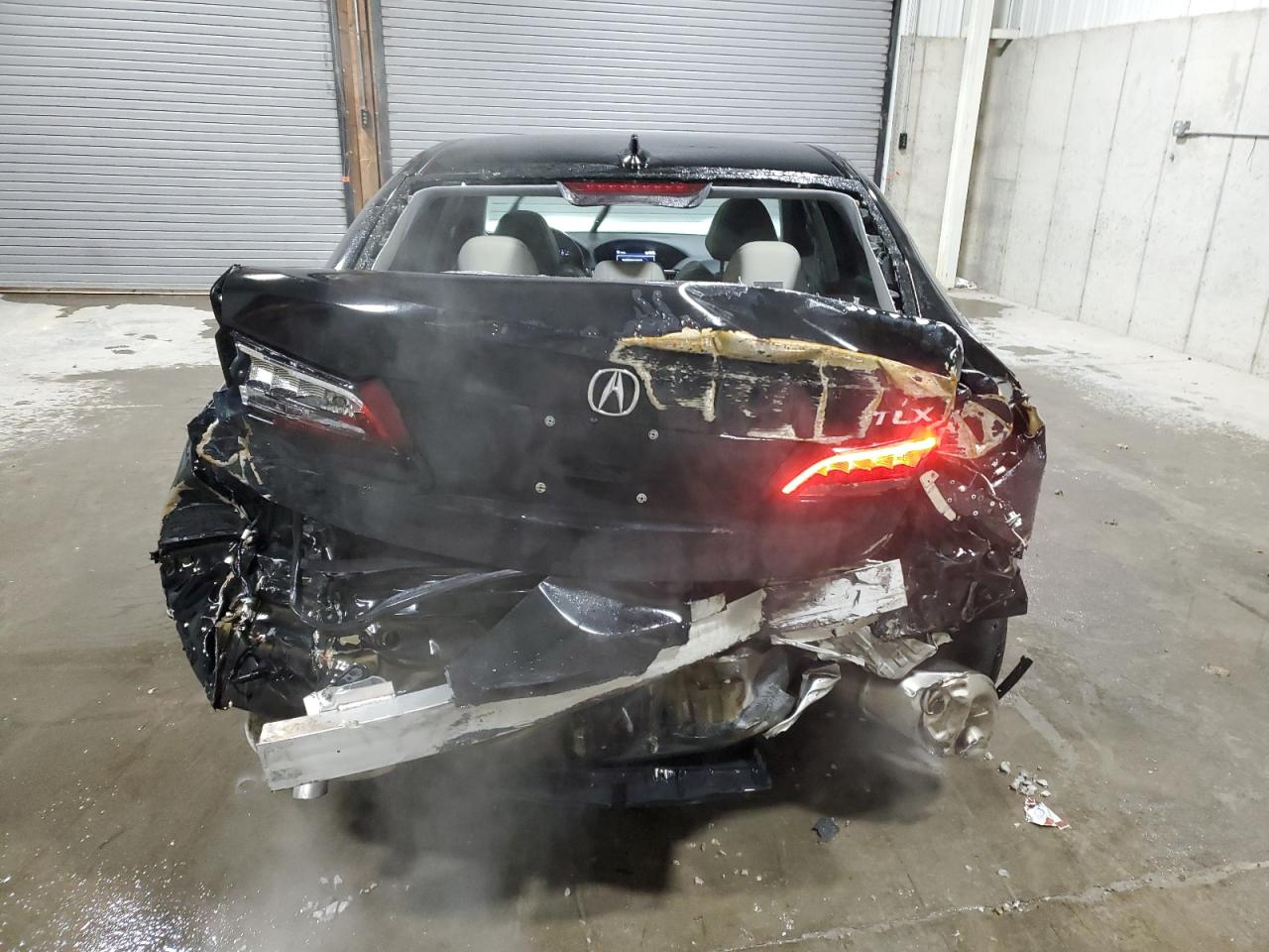 2017 Acura Tlx Черный vin: 19UUB1F34HA001274 Damage: Rear Glass, Broken, Replacement Required