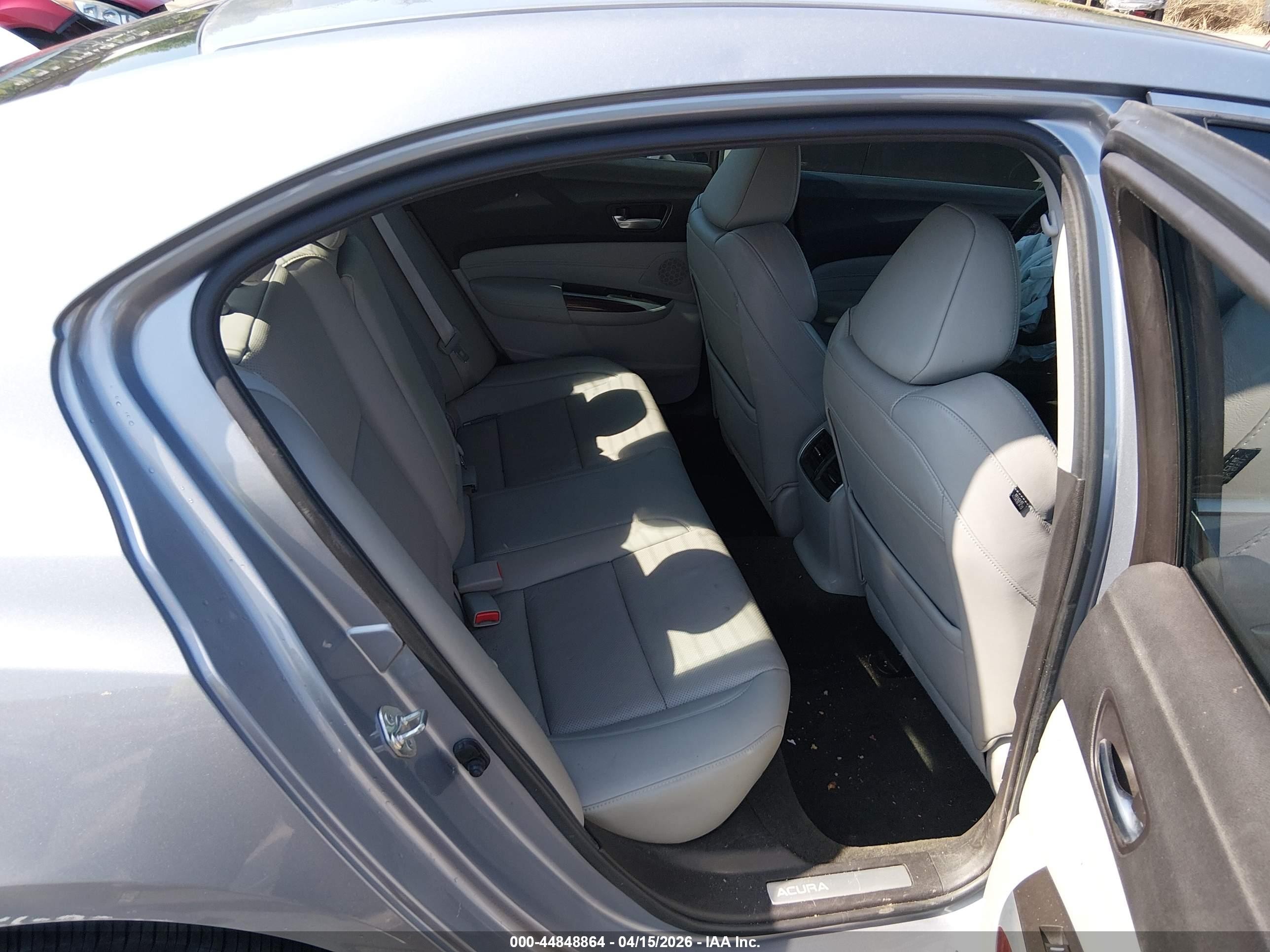 2015 Acura Tlx Tech Серебряный vin: 19UUB1F56FA027518