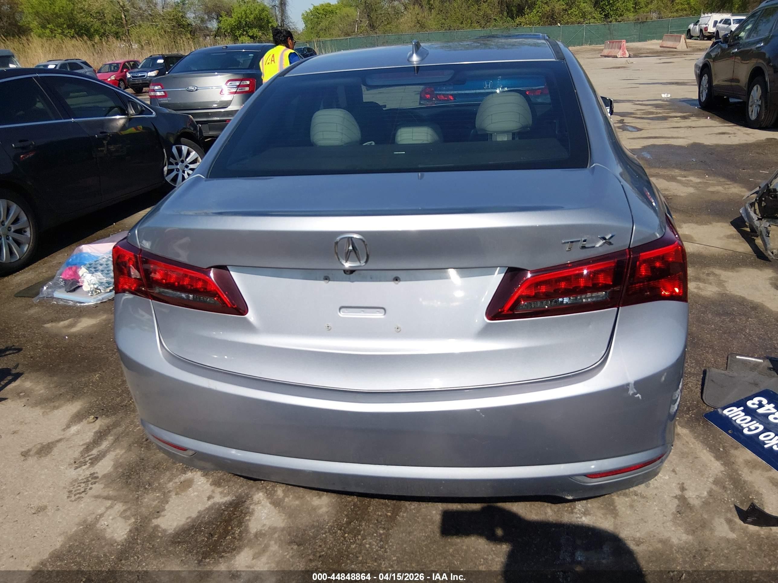 2015 Acura Tlx Tech Серебряный vin: 19UUB1F56FA027518