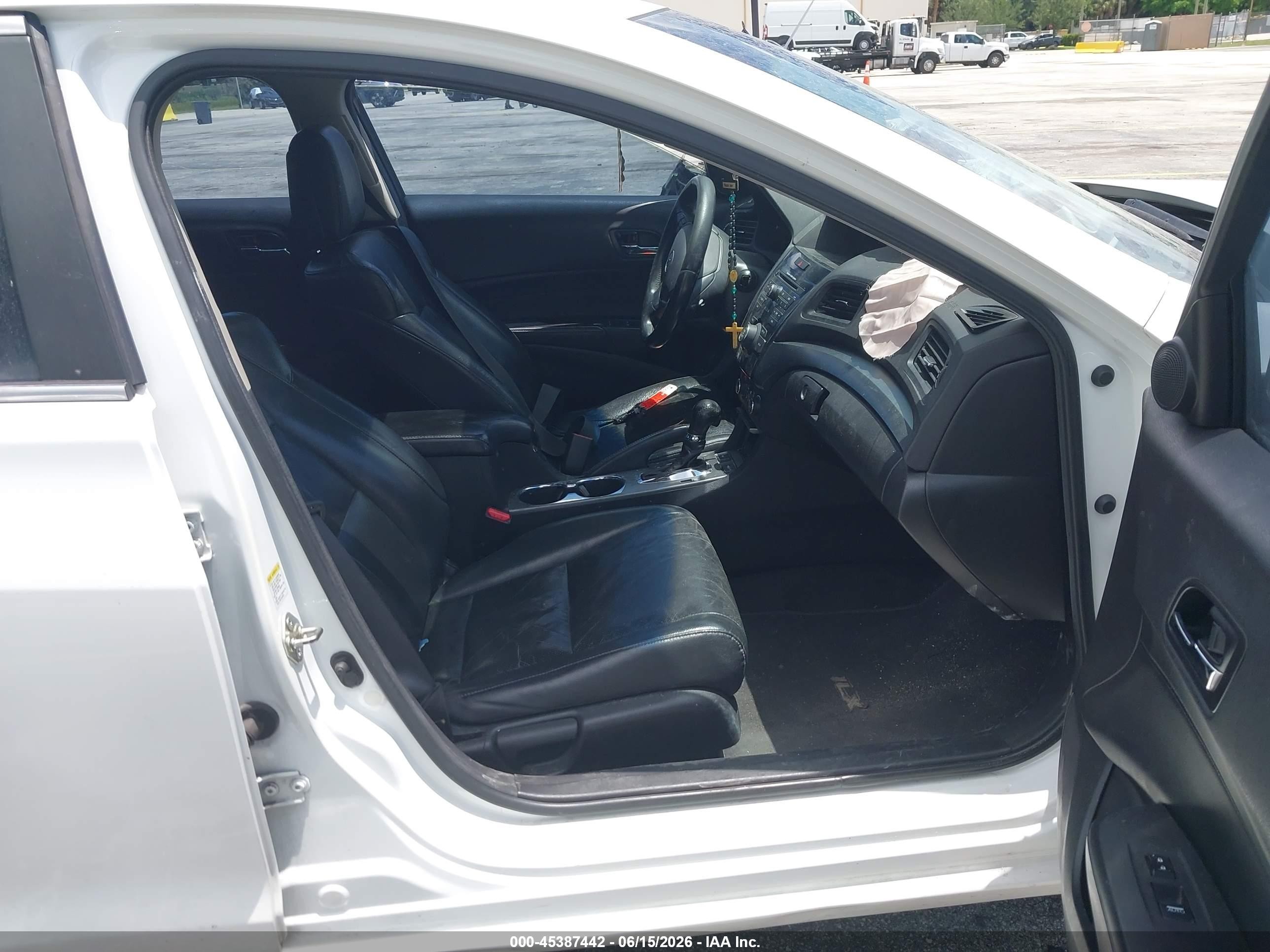 2014 Acura Ilx 2.0l White vin: 19VDE1F34EE010144