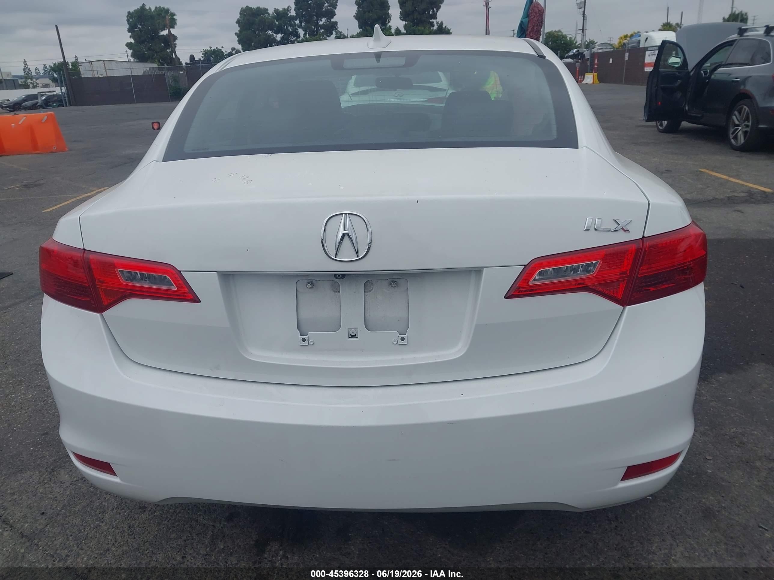 2015 Acura Ilx 2.0l White vin: 19VDE1F34FE001008