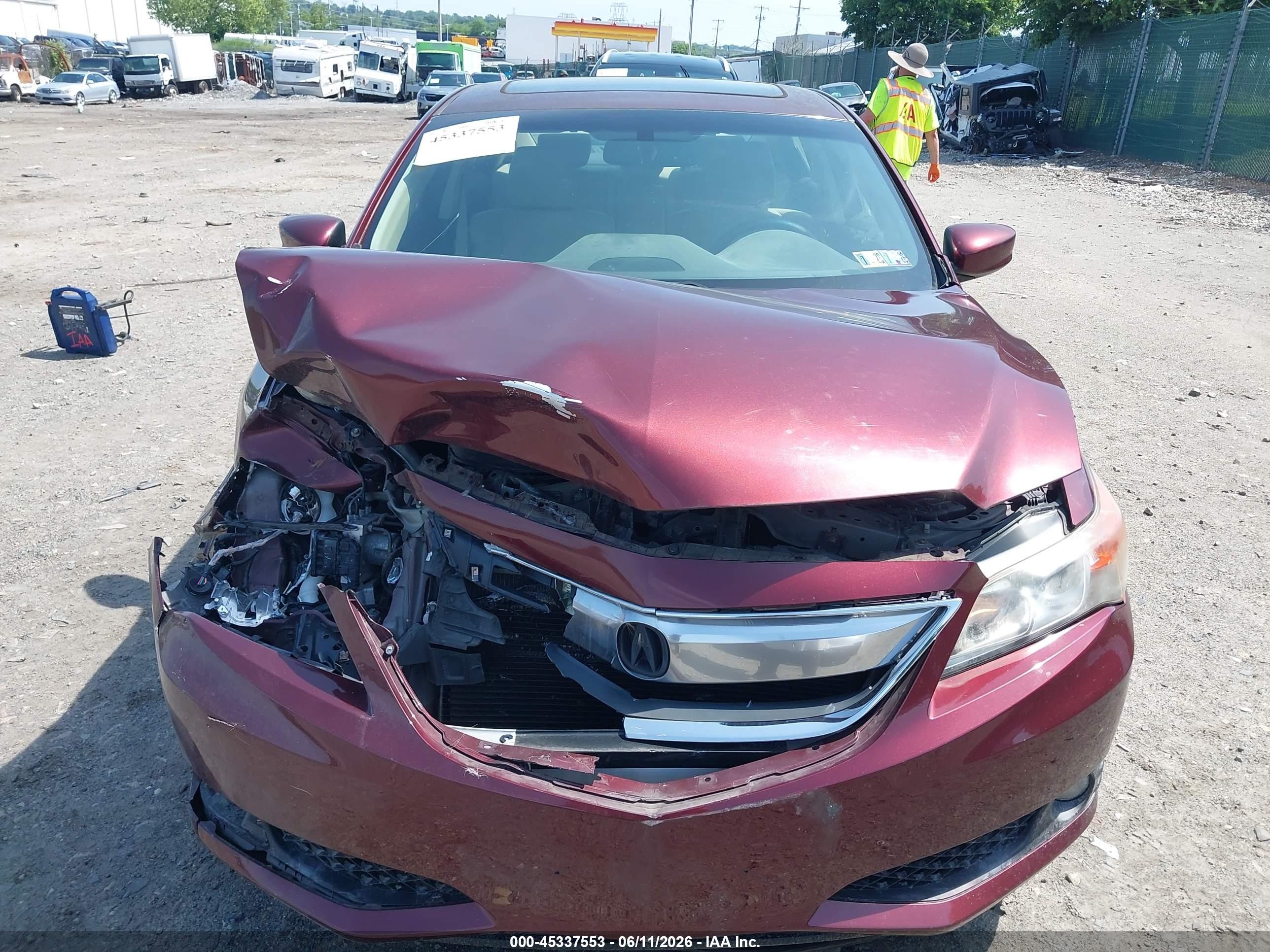 2013 Acura Ilx 20 Premium Burgundy vin: 19VDE1F51DE022476