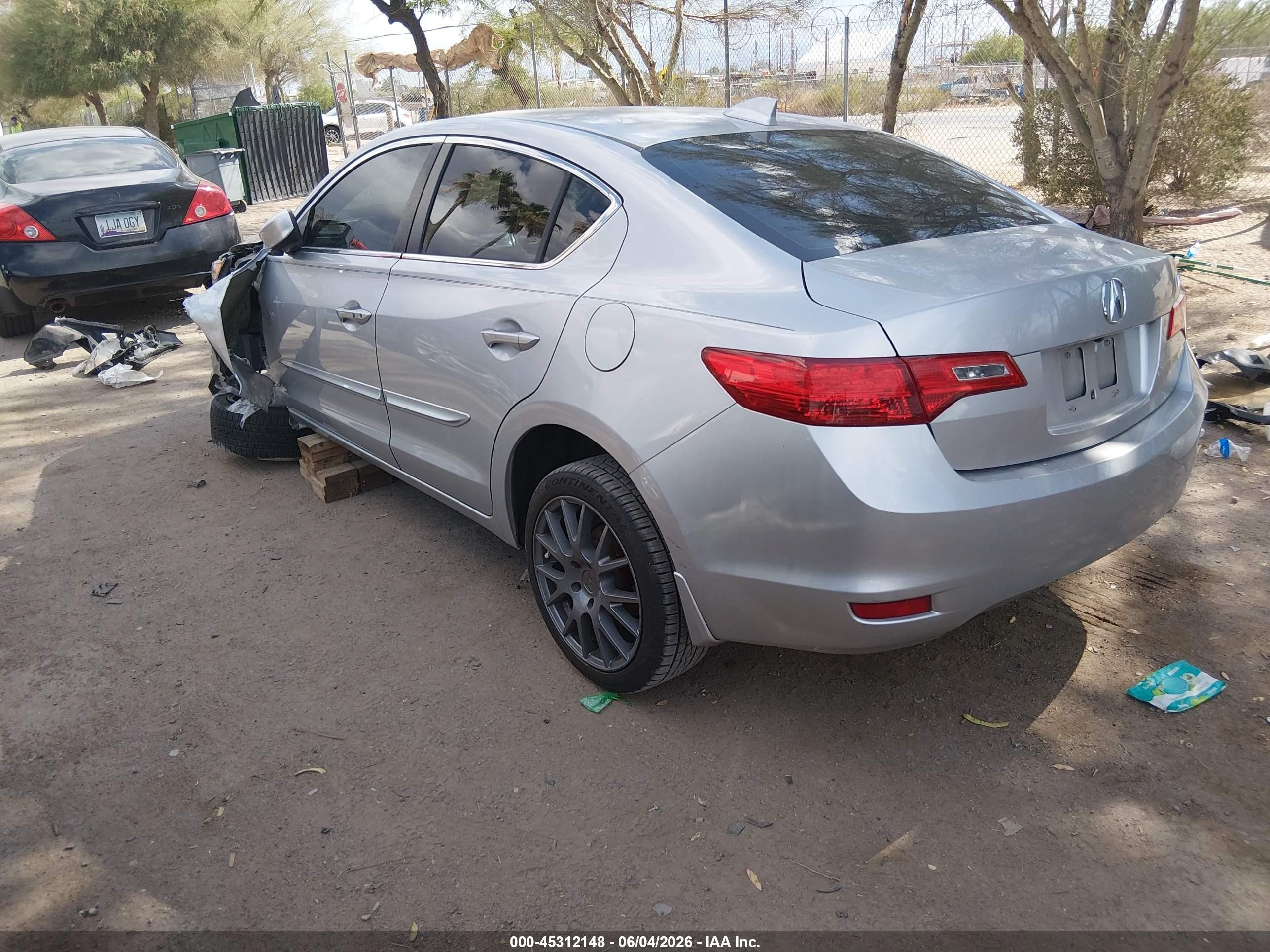 2013 Acura Ilx 2.0l Silver vin: 19VDE1F52DE010918