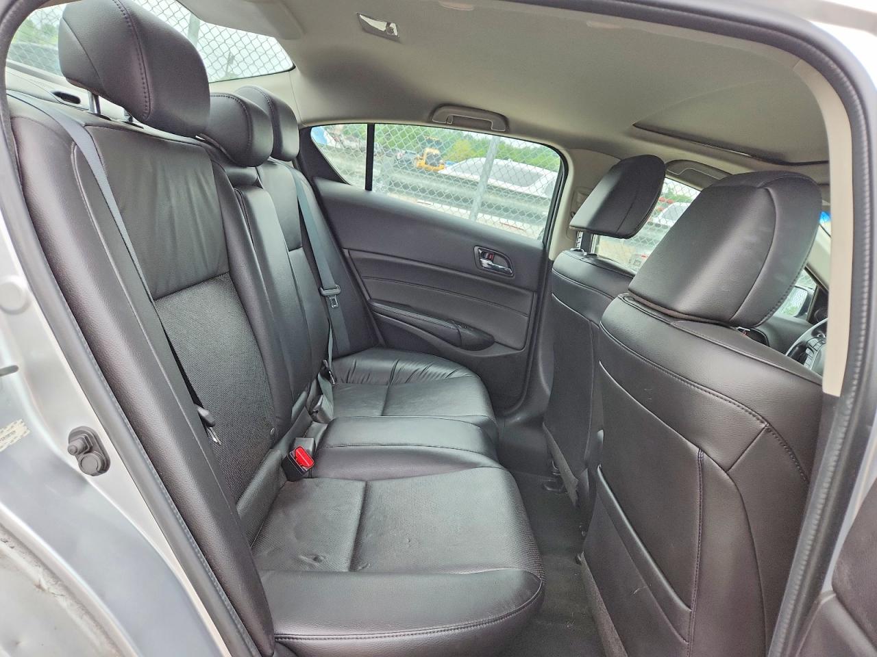 2014 Acura Ilx 20 Premium Silver vin: 19VDE1F53EE007639