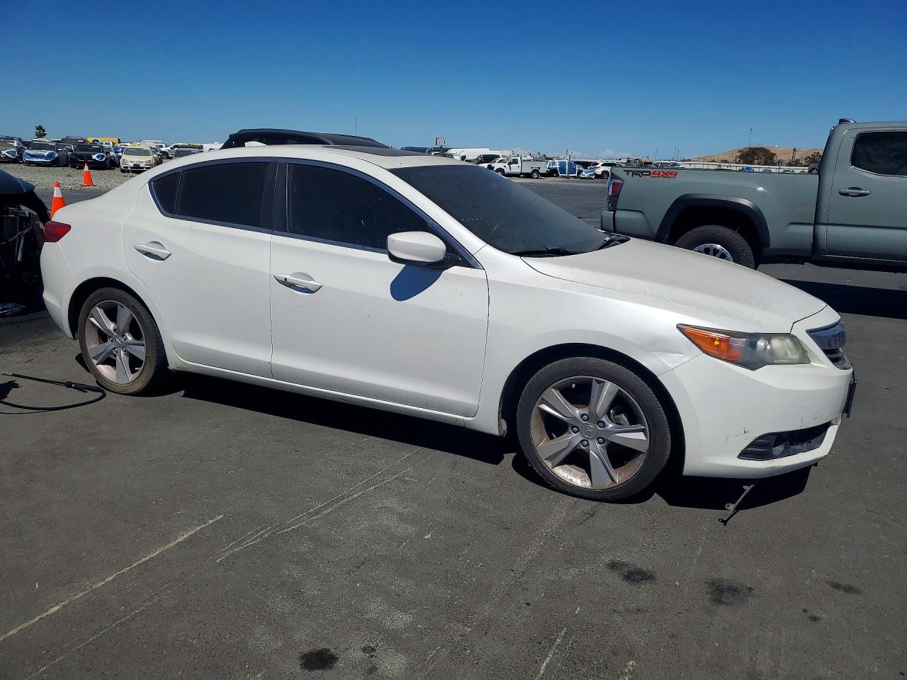 2014 Acura Ilx 20 Premium White vin: 19VDE1F5XEE007444