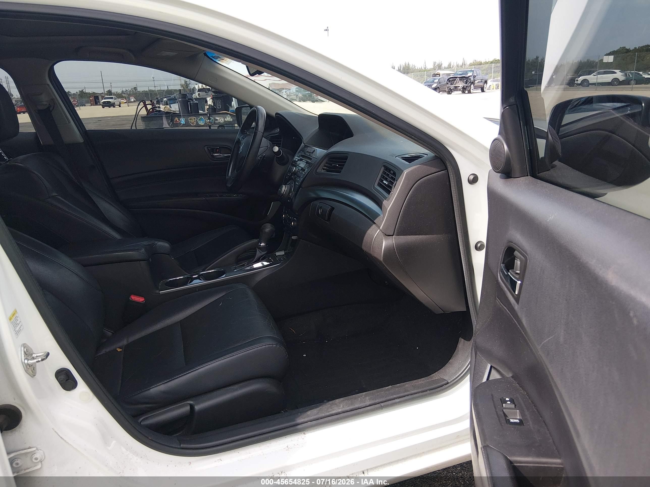 2014 Acura Ilx 2.0l White vin: 19VDE1F71EE003753