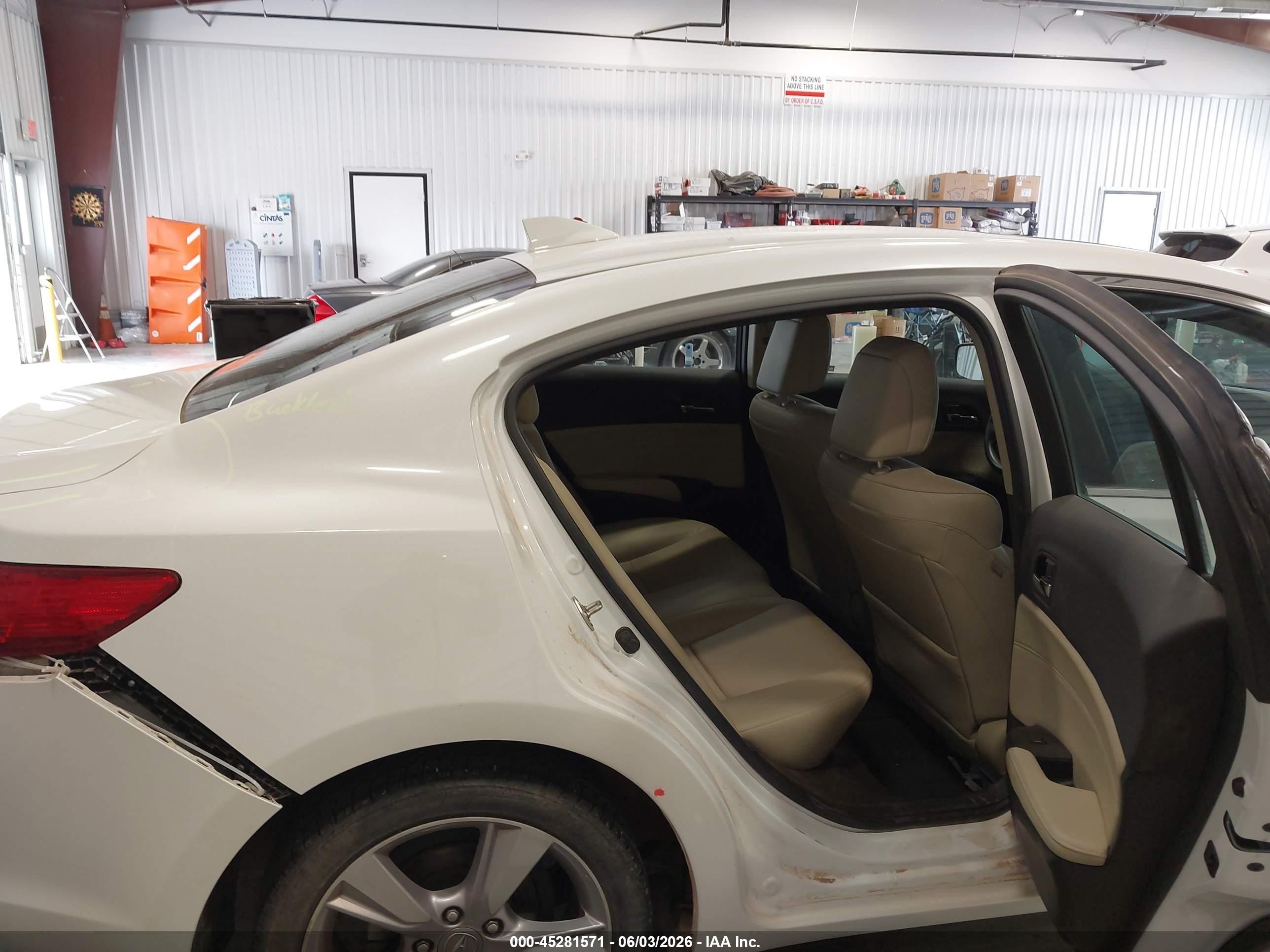2014 Acura Ilx 2.0l White vin: 19VDE1F73EE014561