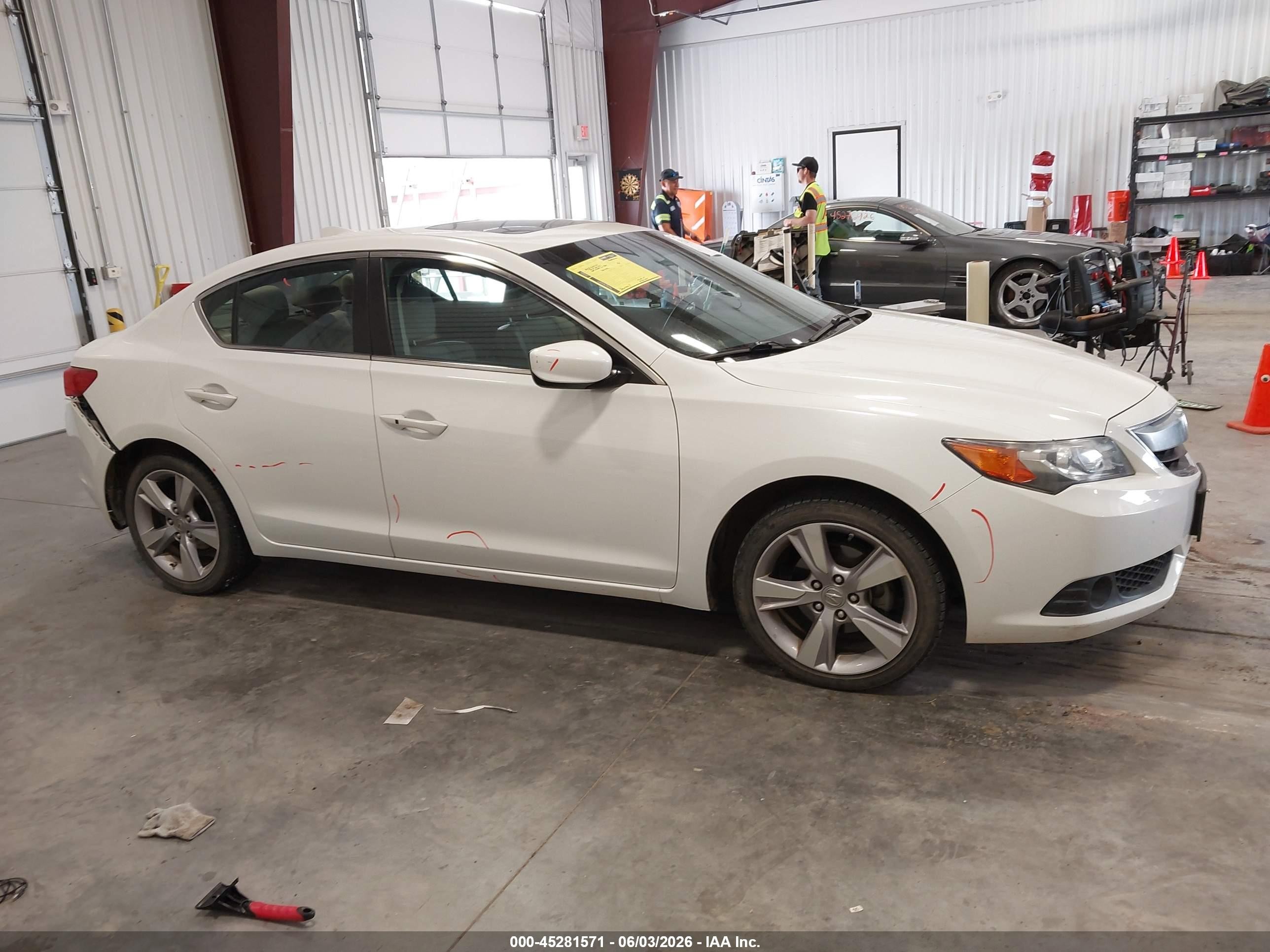 2014 Acura Ilx 2.0l White vin: 19VDE1F73EE014561