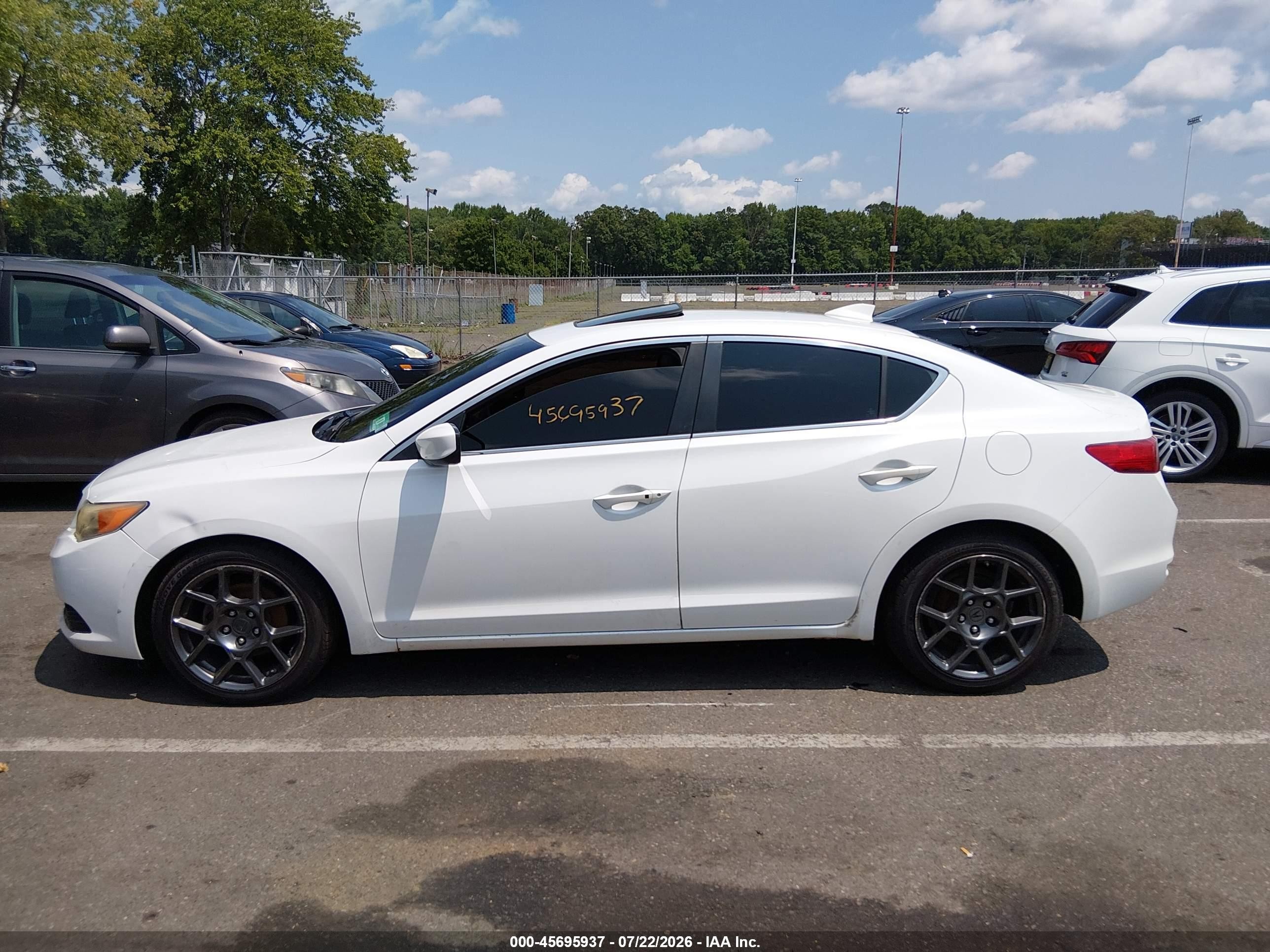 2013 Acura Ilx 2.0l White vin: 19VDE1F75DE009795