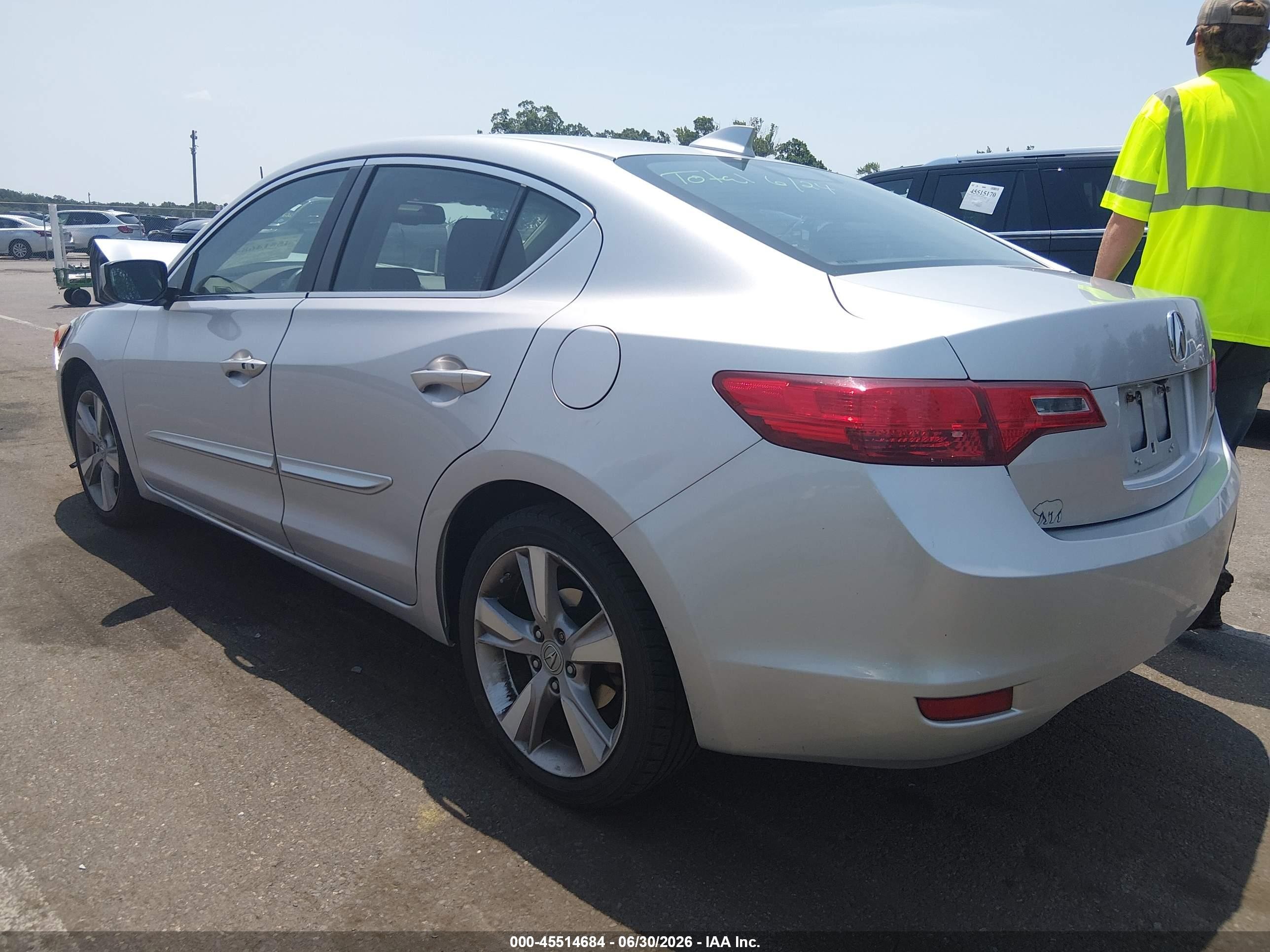 2013 Acura Ilx 2.0l Silver vin: 19VDE1F76DE012348