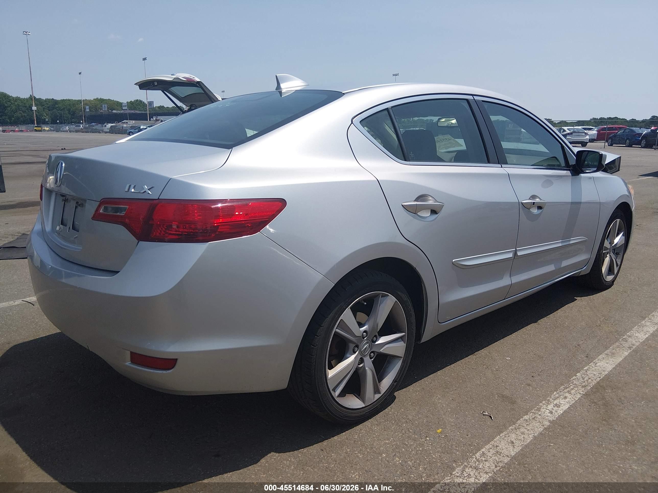 2013 Acura Ilx 2.0l Silver vin: 19VDE1F76DE012348