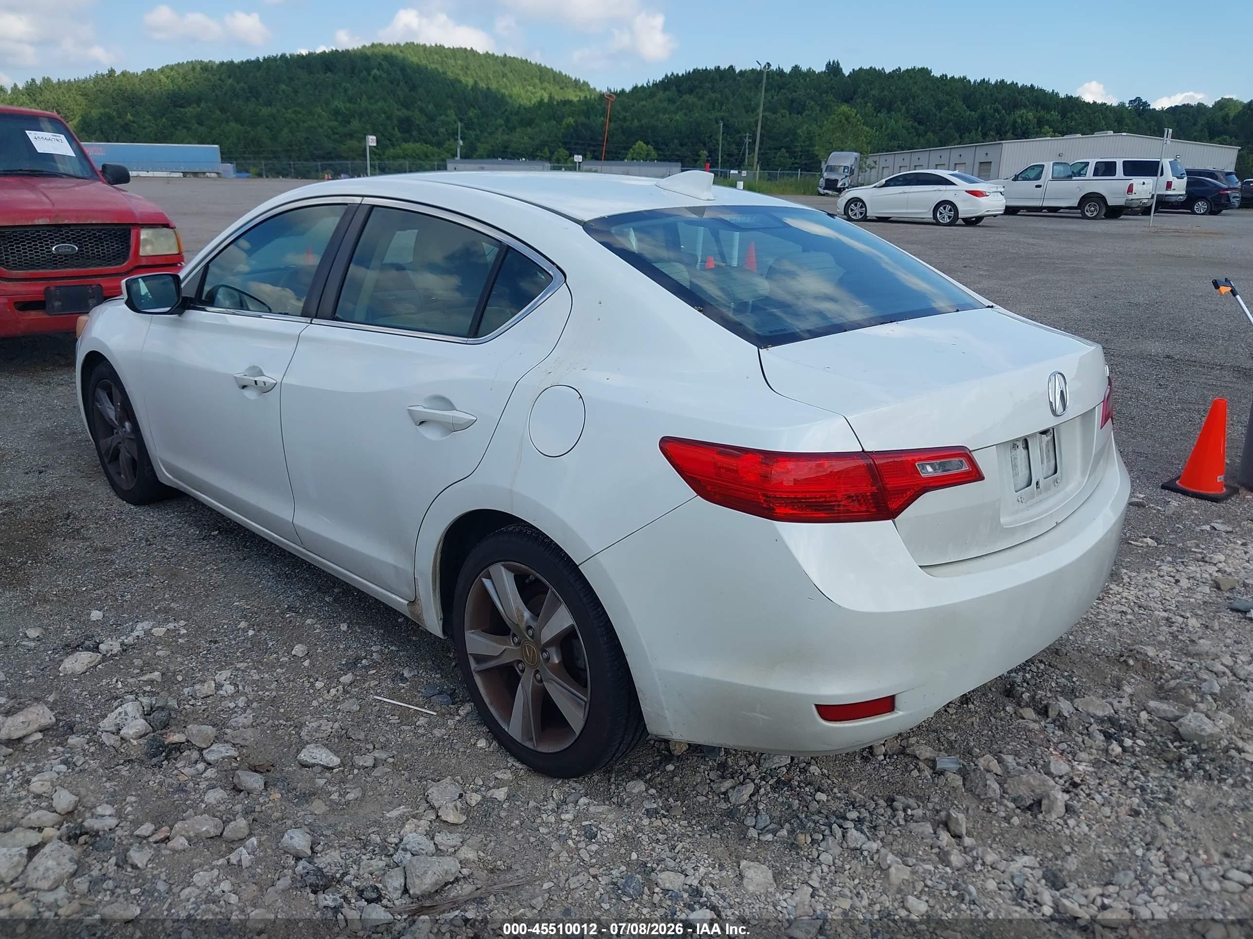 2013 Acura Ilx 2.0l White vin: 19VDE1F7XDE011297